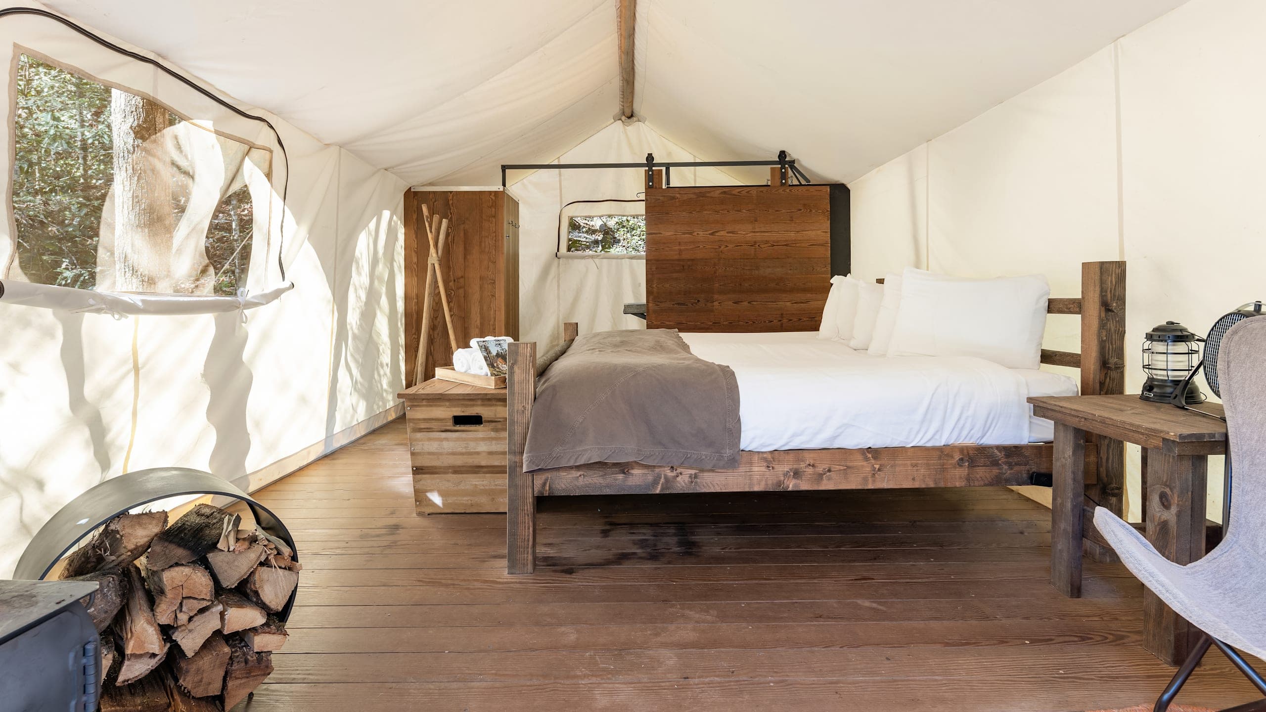 Deluxe Tent - Image 1