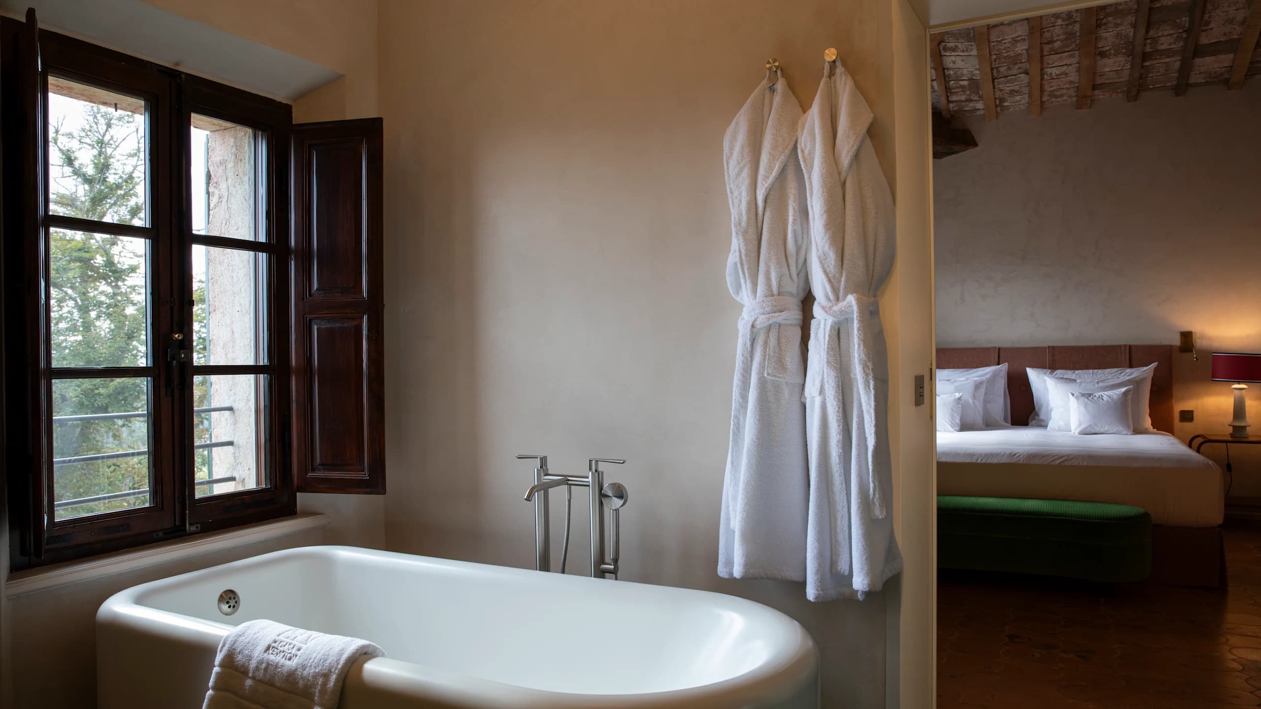 Superior Junior Suite - Image 12