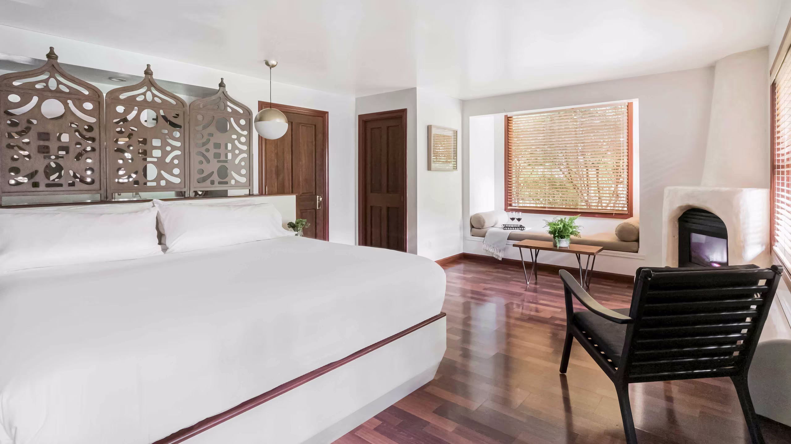 Deluxe King Guestroom - Image 1