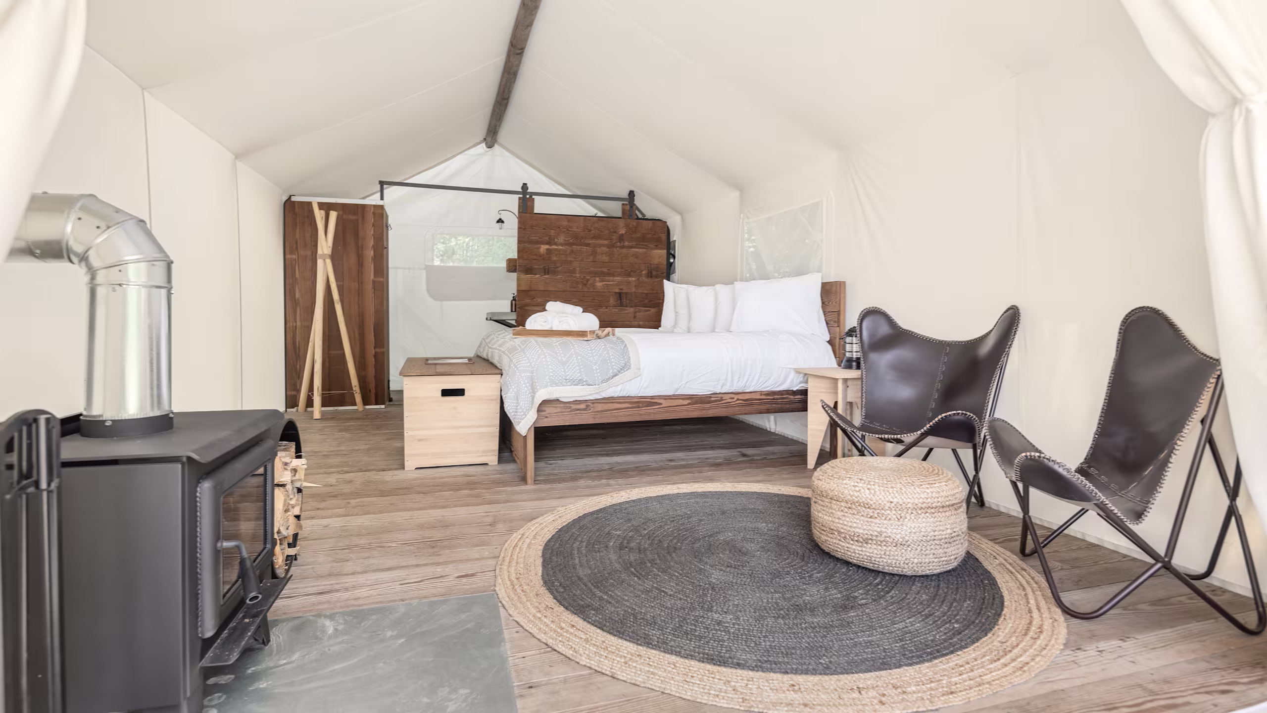 Deluxe Tent - Image 5