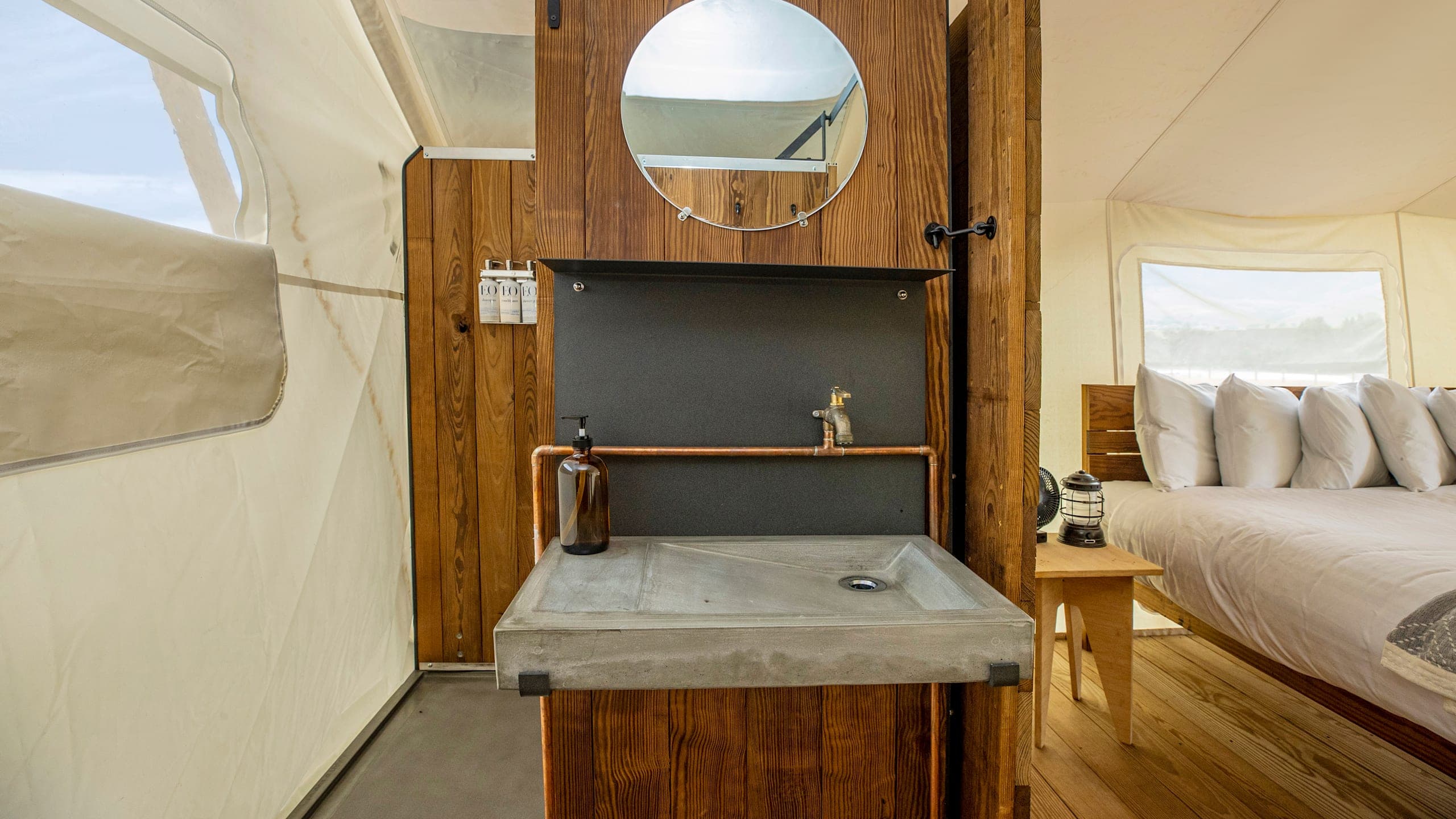 Deluxe Tent - Image 6