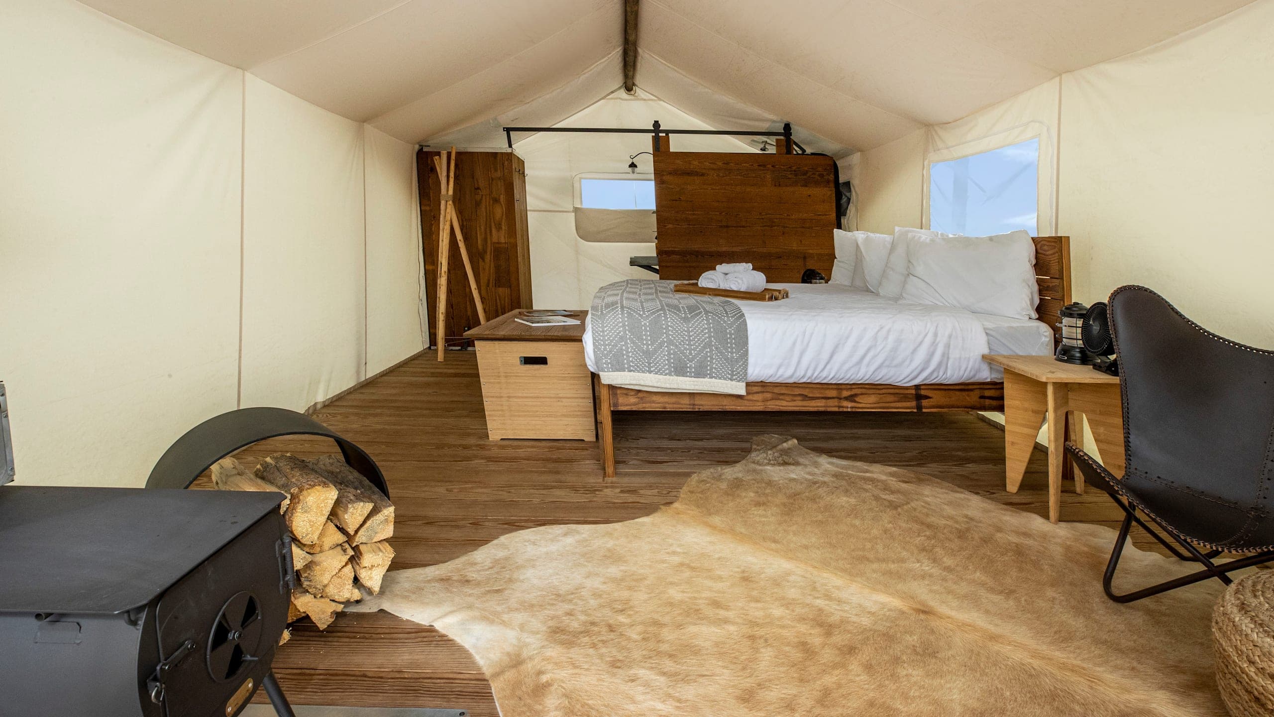 Deluxe Tent - Image 5