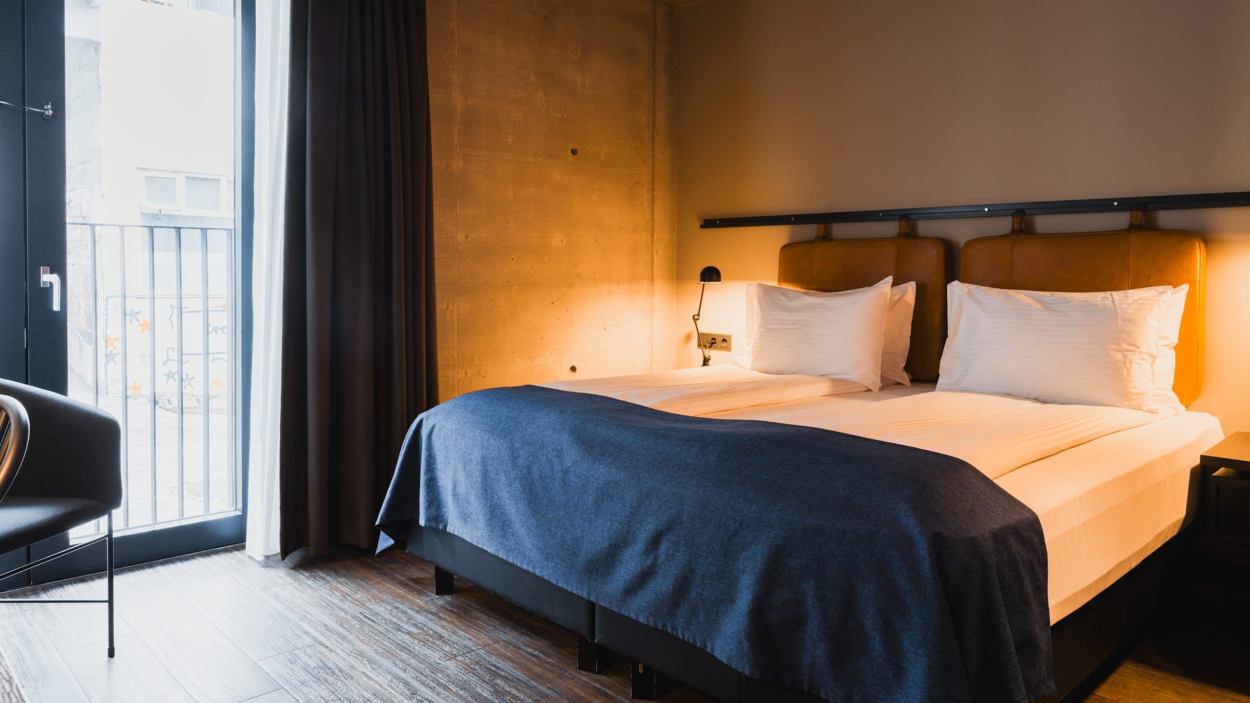 Exeter Hotel - Image 4