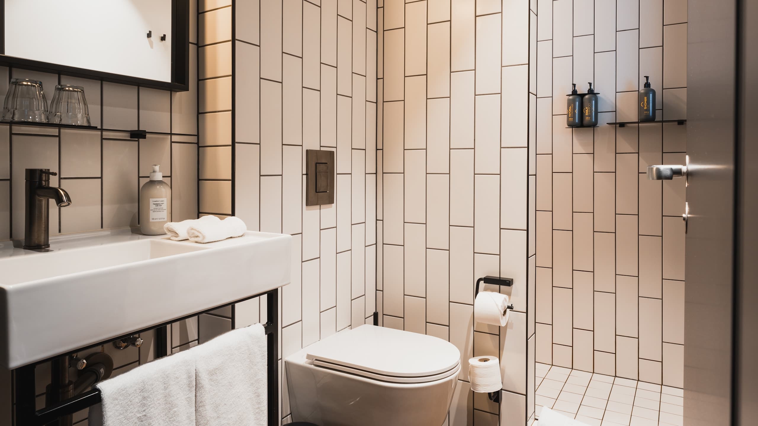 Double or Twin Standard Room - Image 6