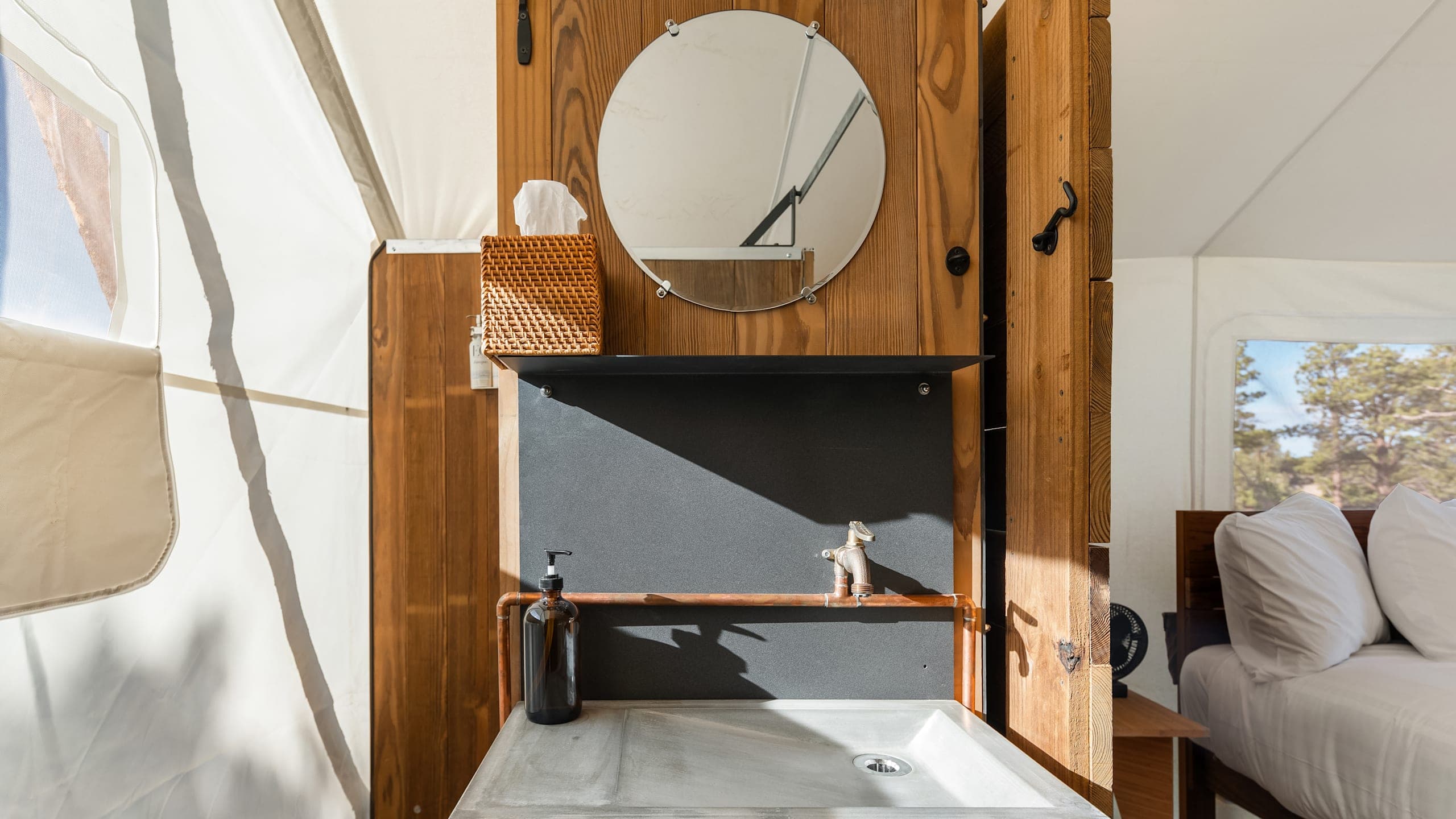 Deluxe Tent - Image 7