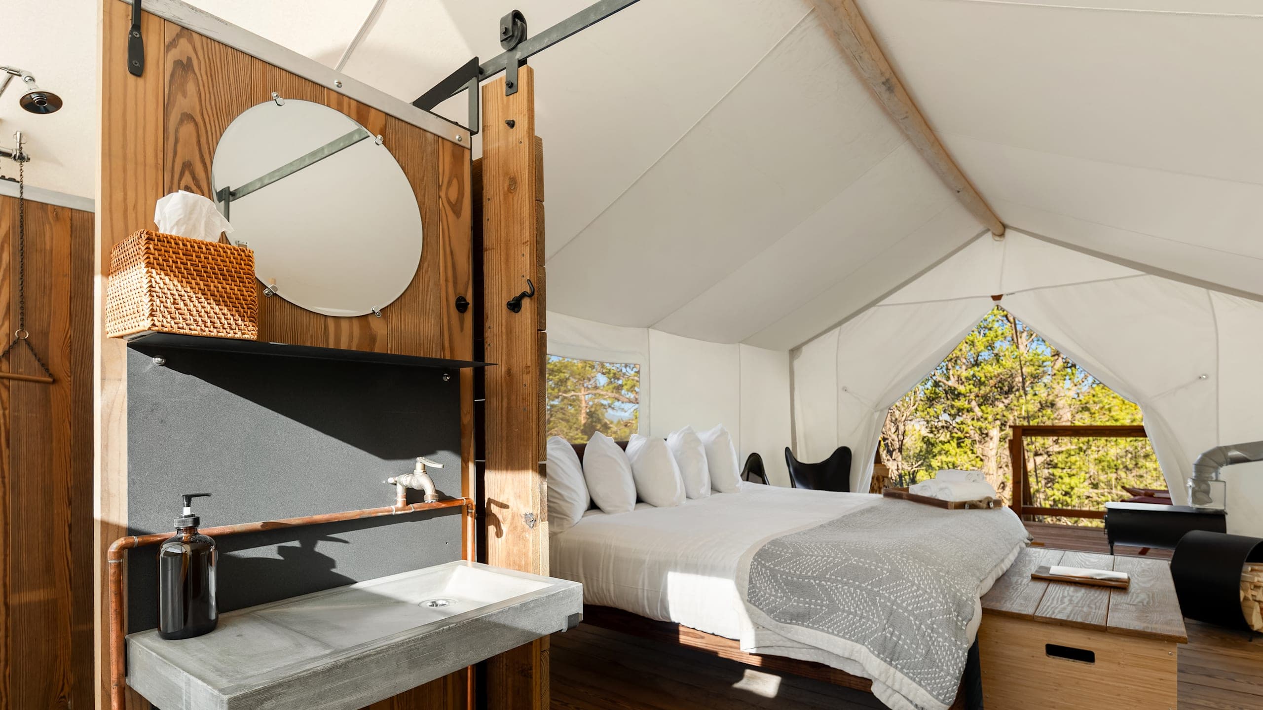 Deluxe Tent - Image 5