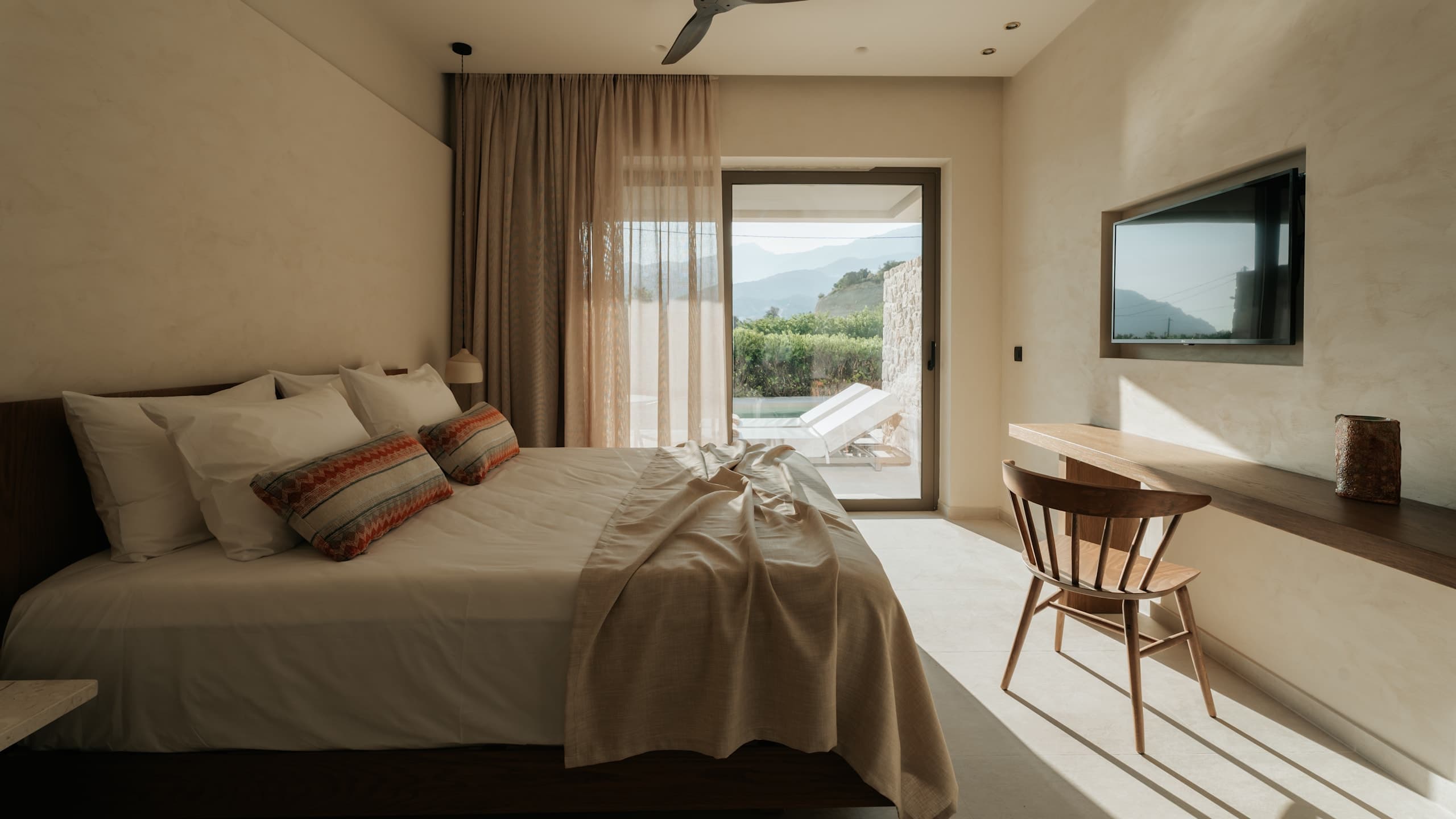 Swim-up Double Room - Image 4