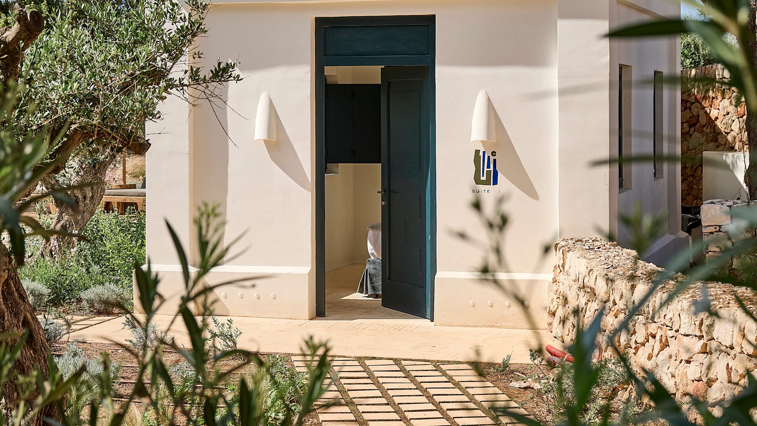 Exclusive Histórica Suite with Private Pool - Image 4