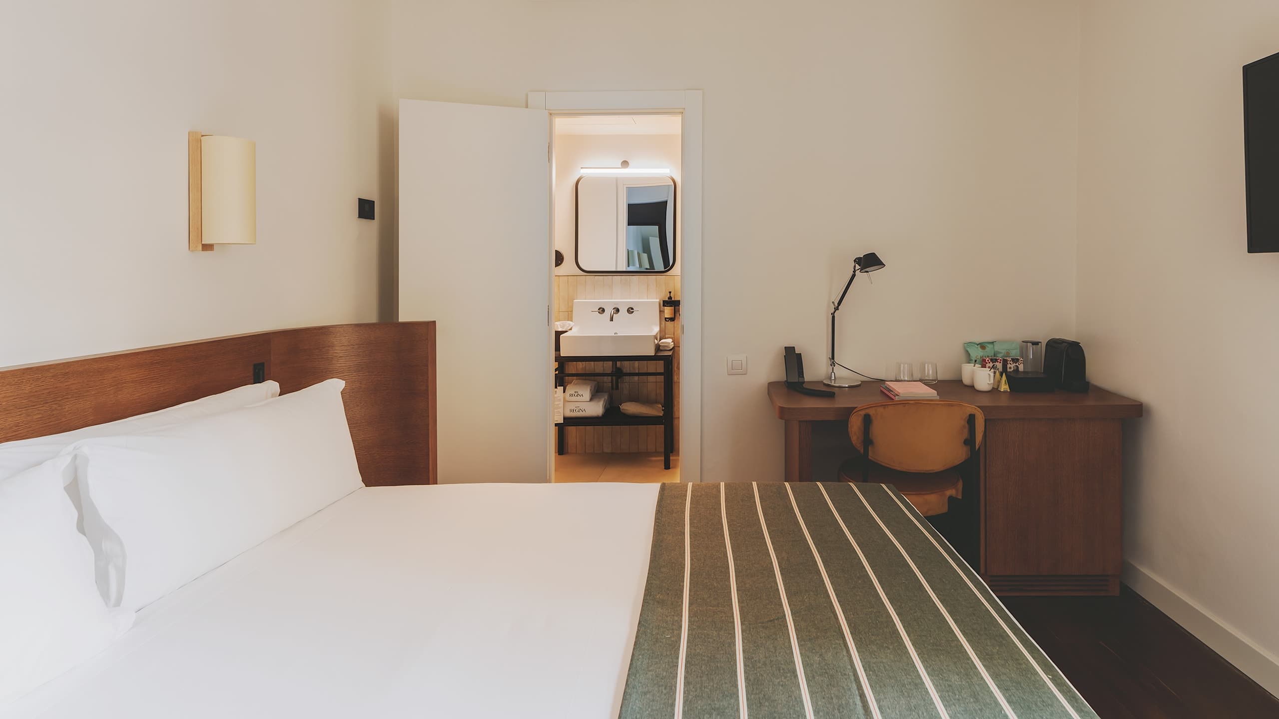 Duo Inner Room - Image 1