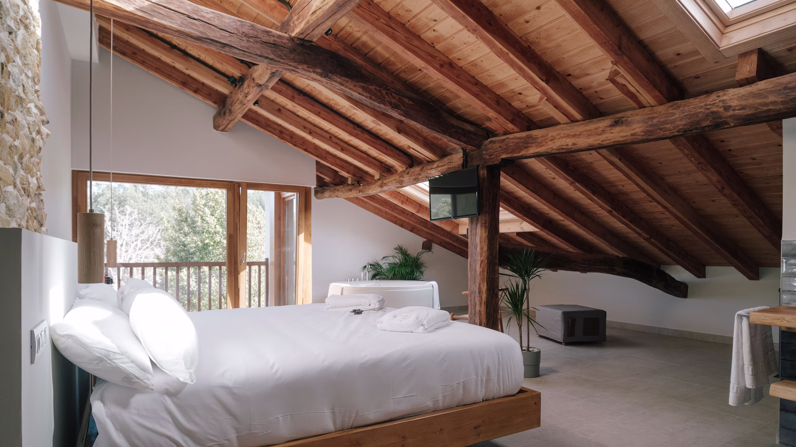 Deluxe Room - Image 5