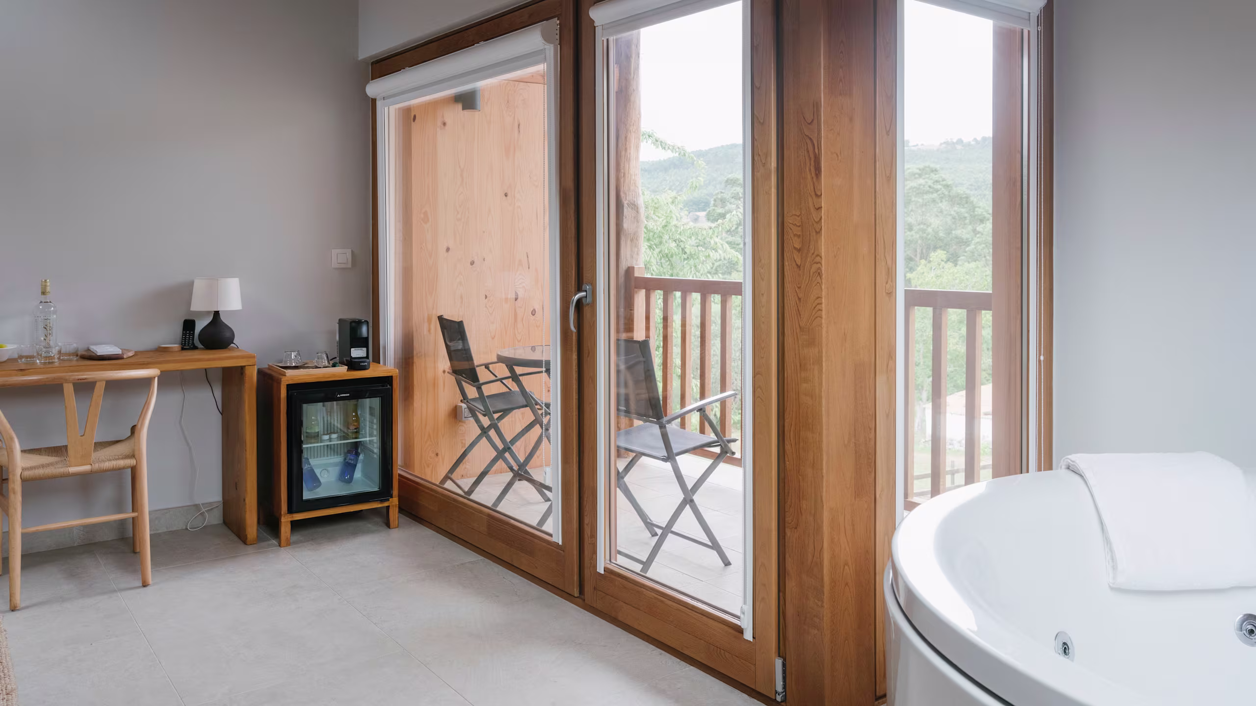 Deluxe Room - Image 4