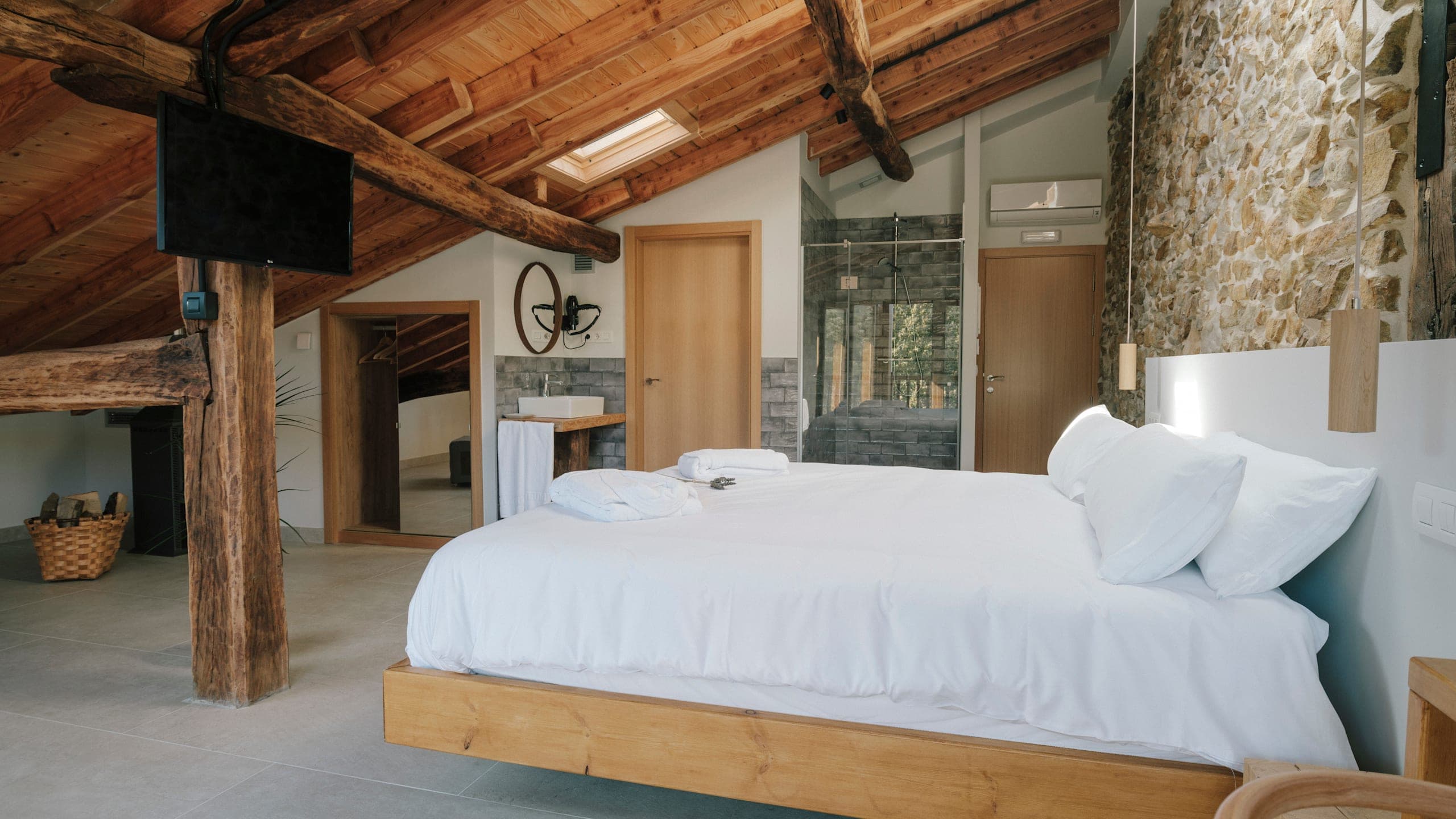 Deluxe Room - Image 3