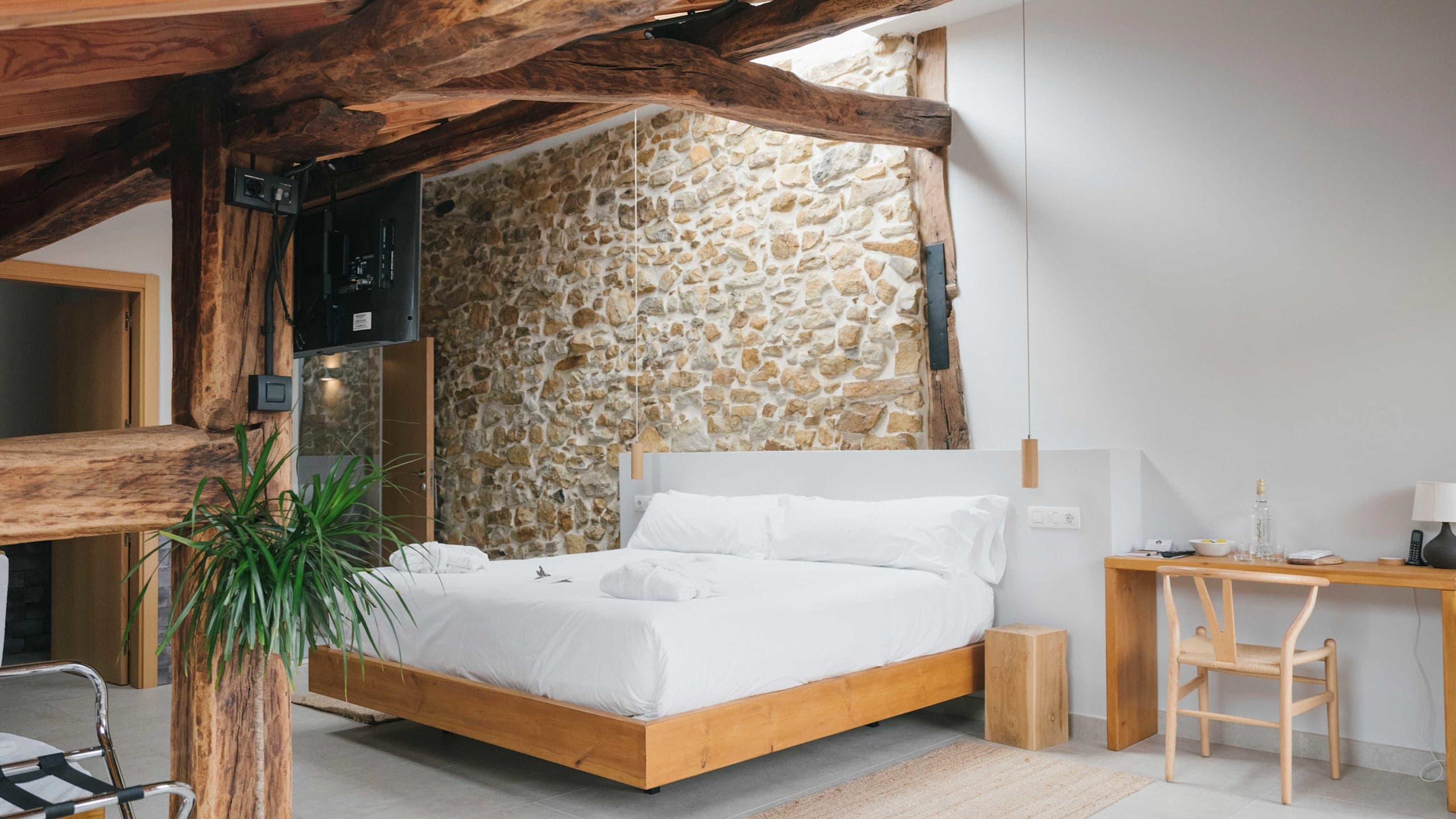 Deluxe Room - Image 2