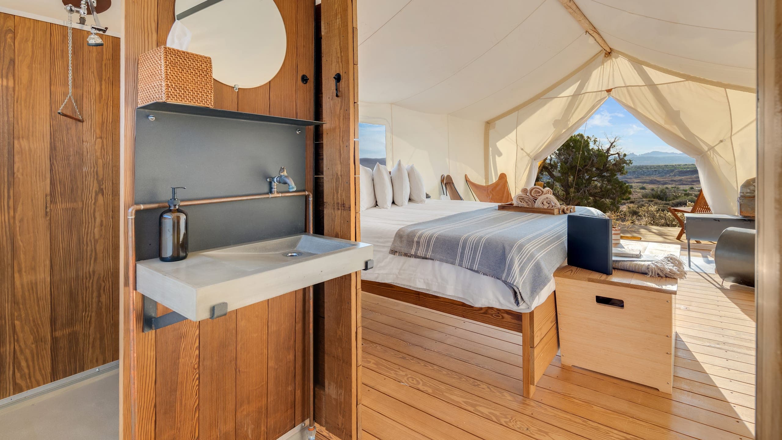 Deluxe with Kids' Tent - Image 2