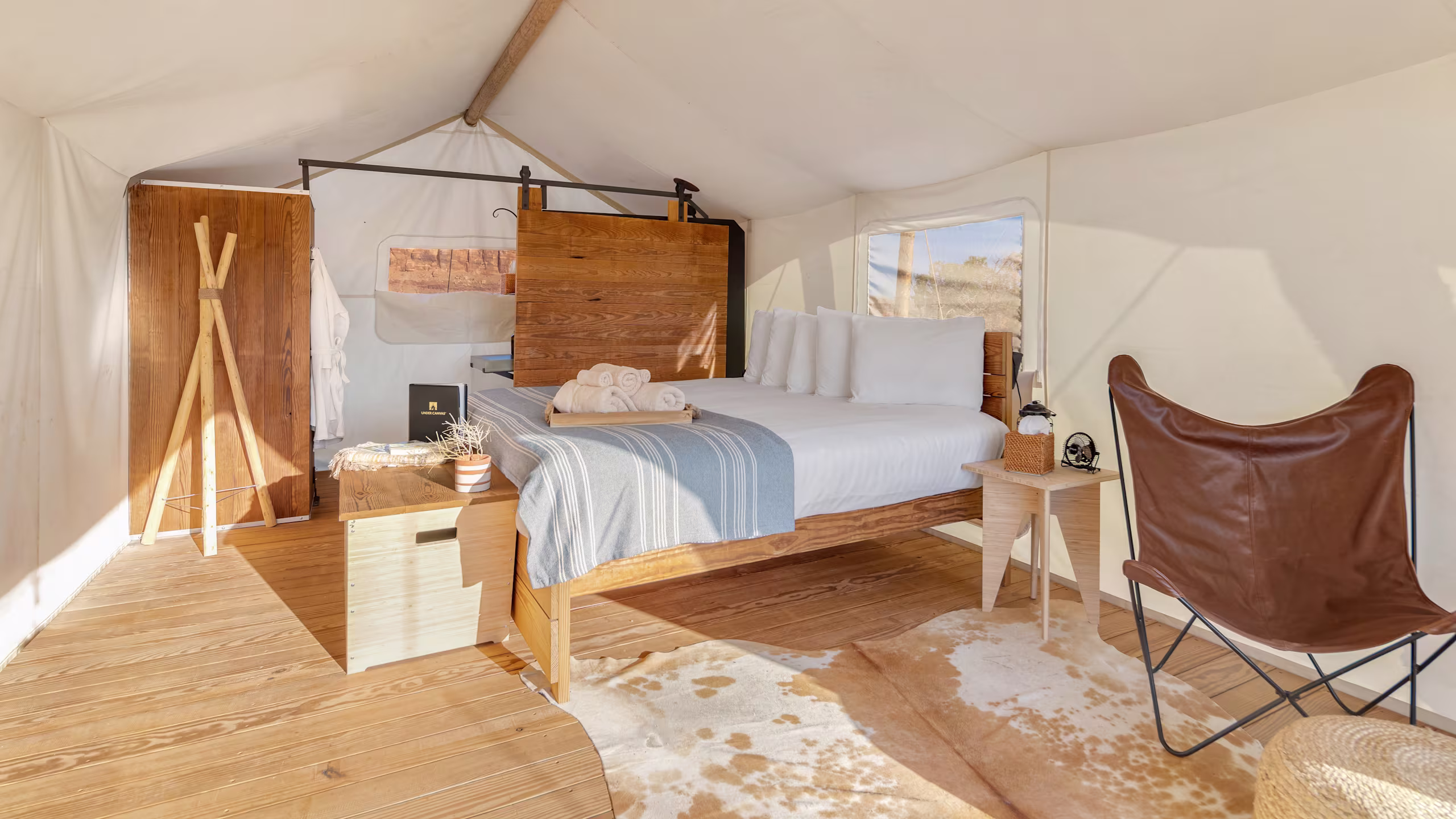 Deluxe Tent - Image 4