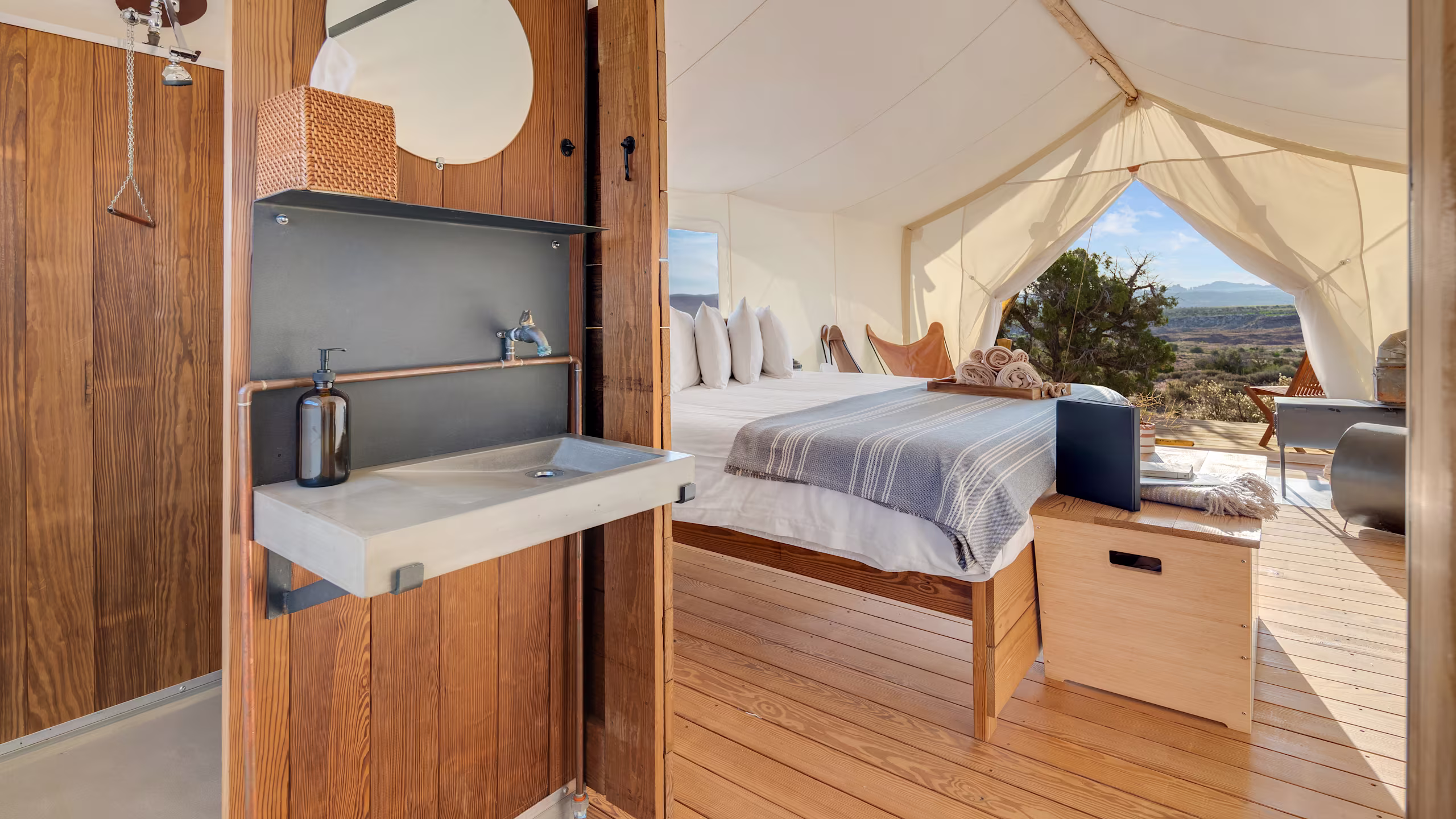 Deluxe Tent - Image 2