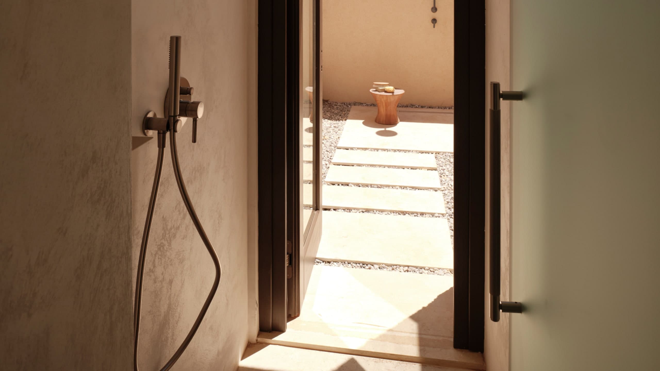 Standard Suite with Outdoor Private Pool and Sea View - Image 6