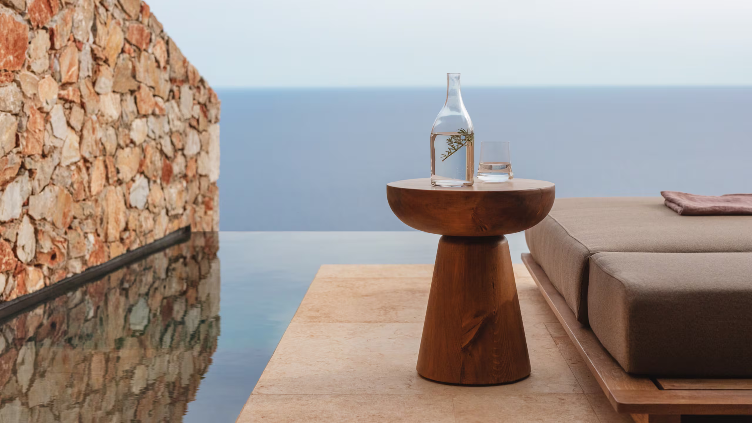Superior Cave Suite with Outdoor Private Pool and Sea View - Image 3