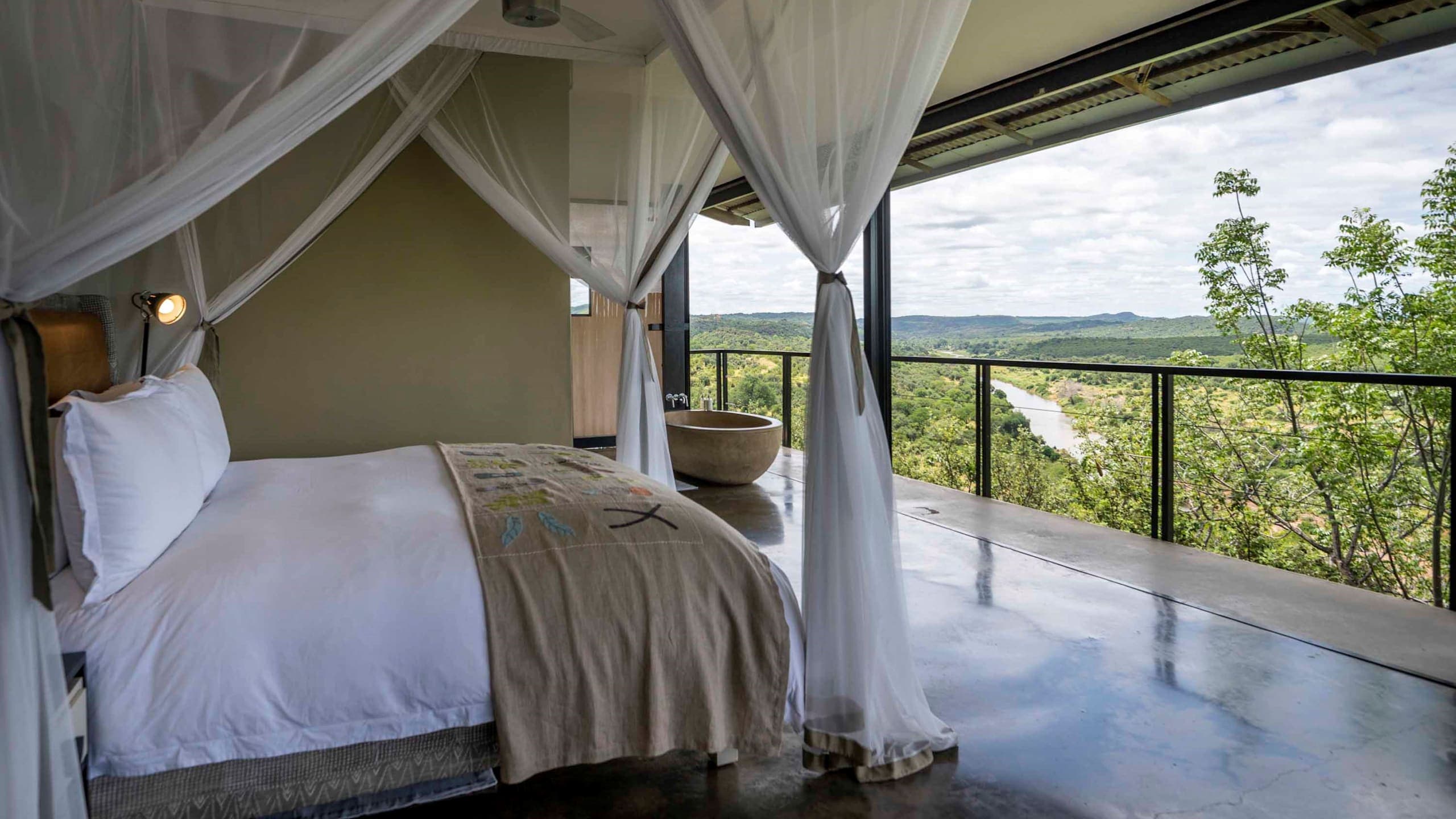 Luxury River View Space - Image 2