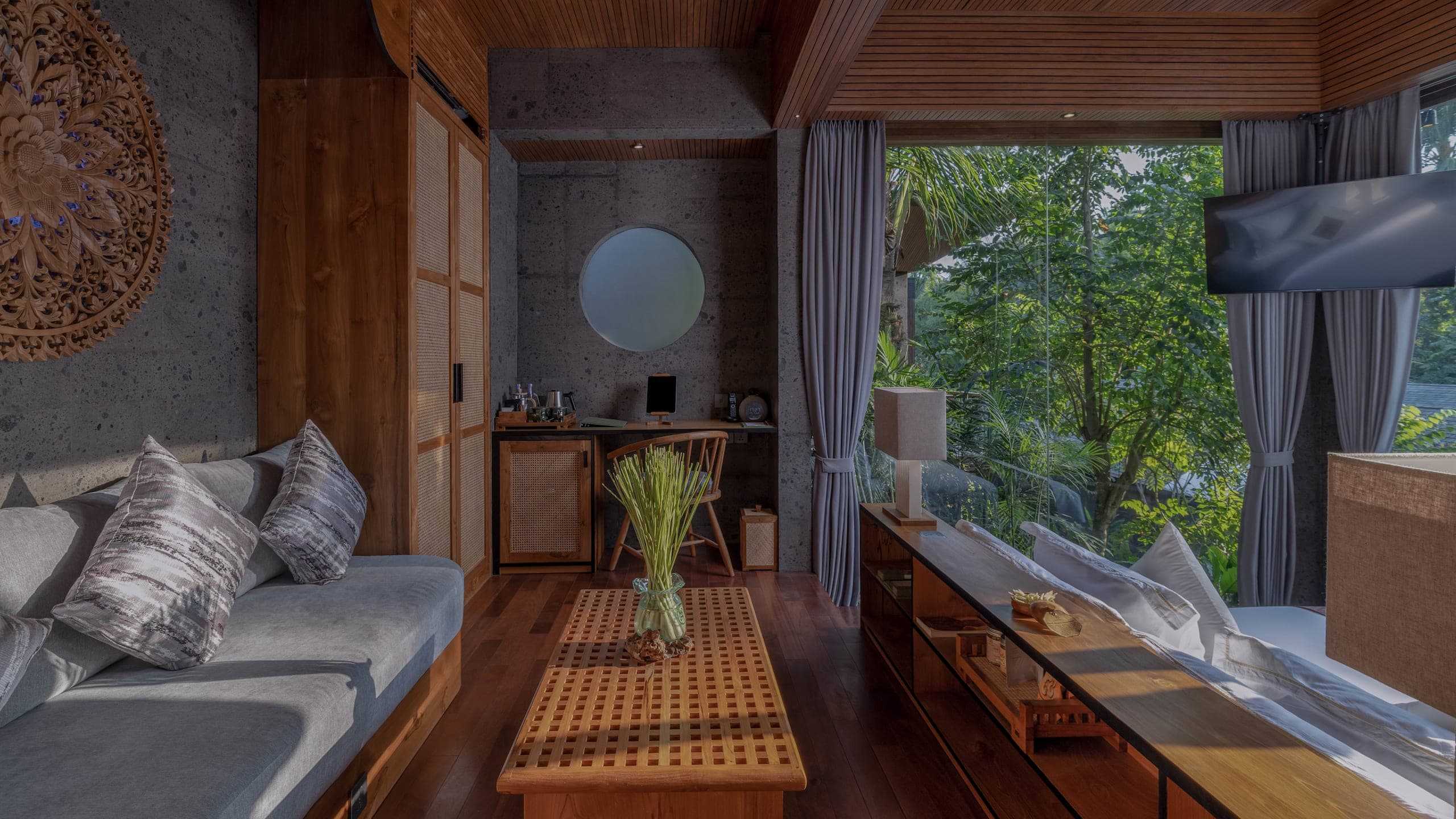 Grand Deluxe Balcony Garden View - Image 4