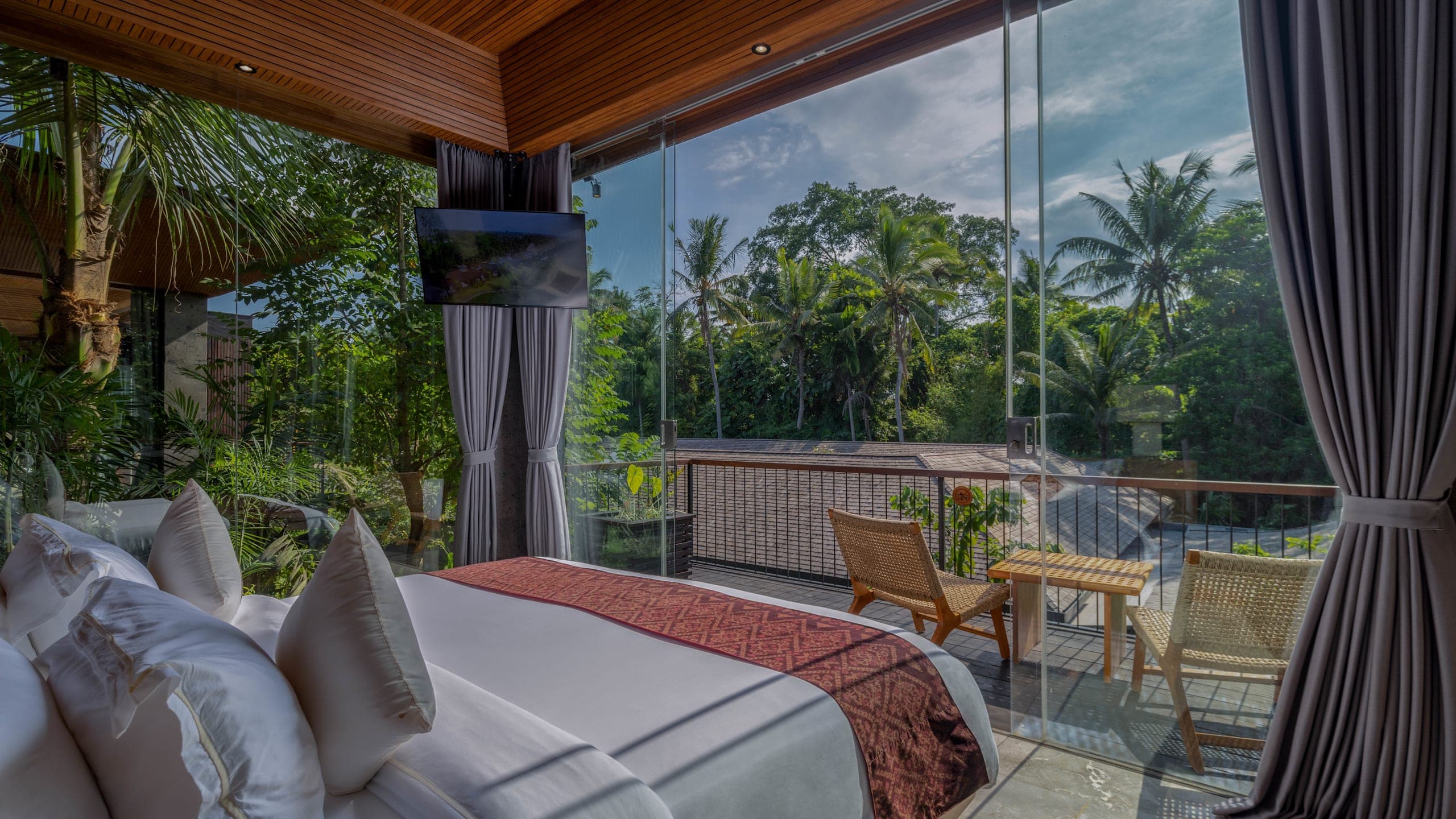 Grand Deluxe Balcony Garden View - Image 2