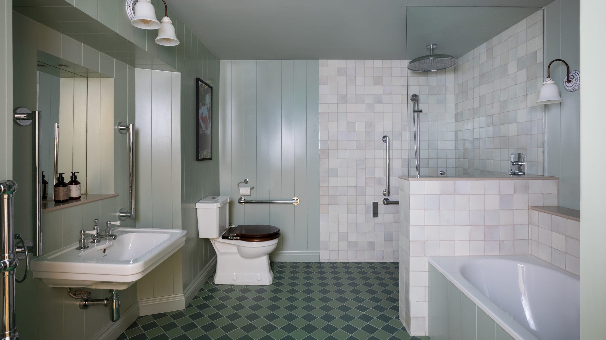 Spacious Coach House - Image 5