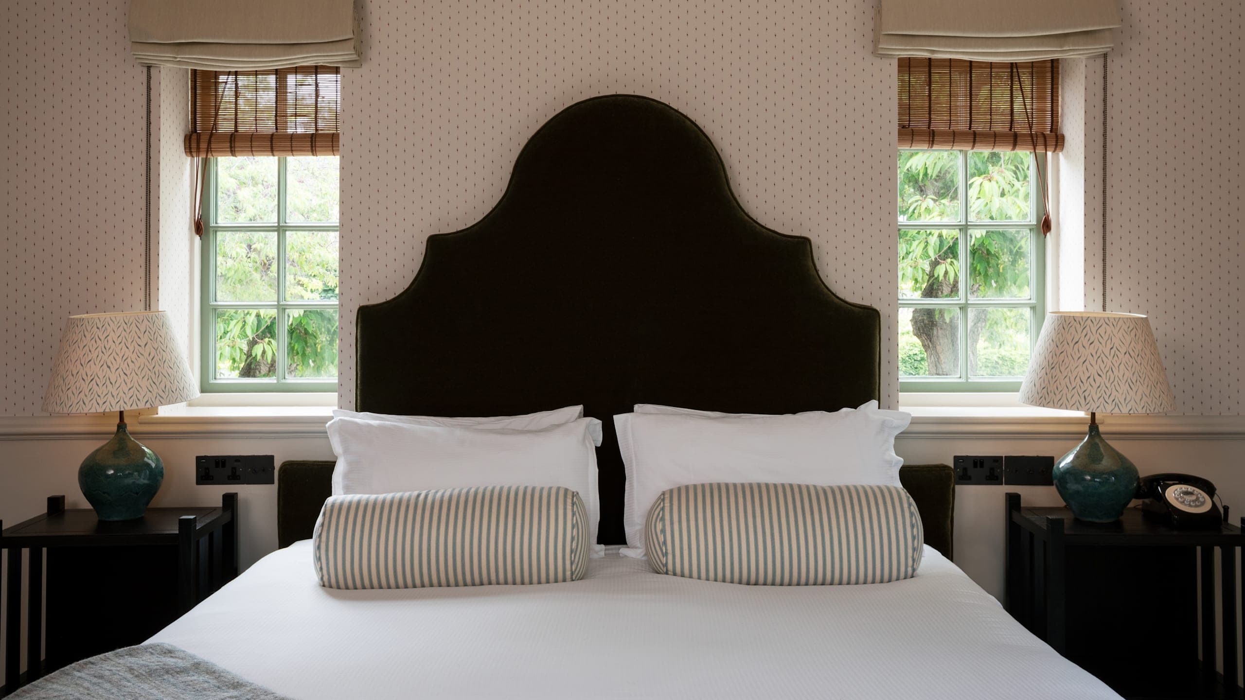 Spacious Coach House - Image 2