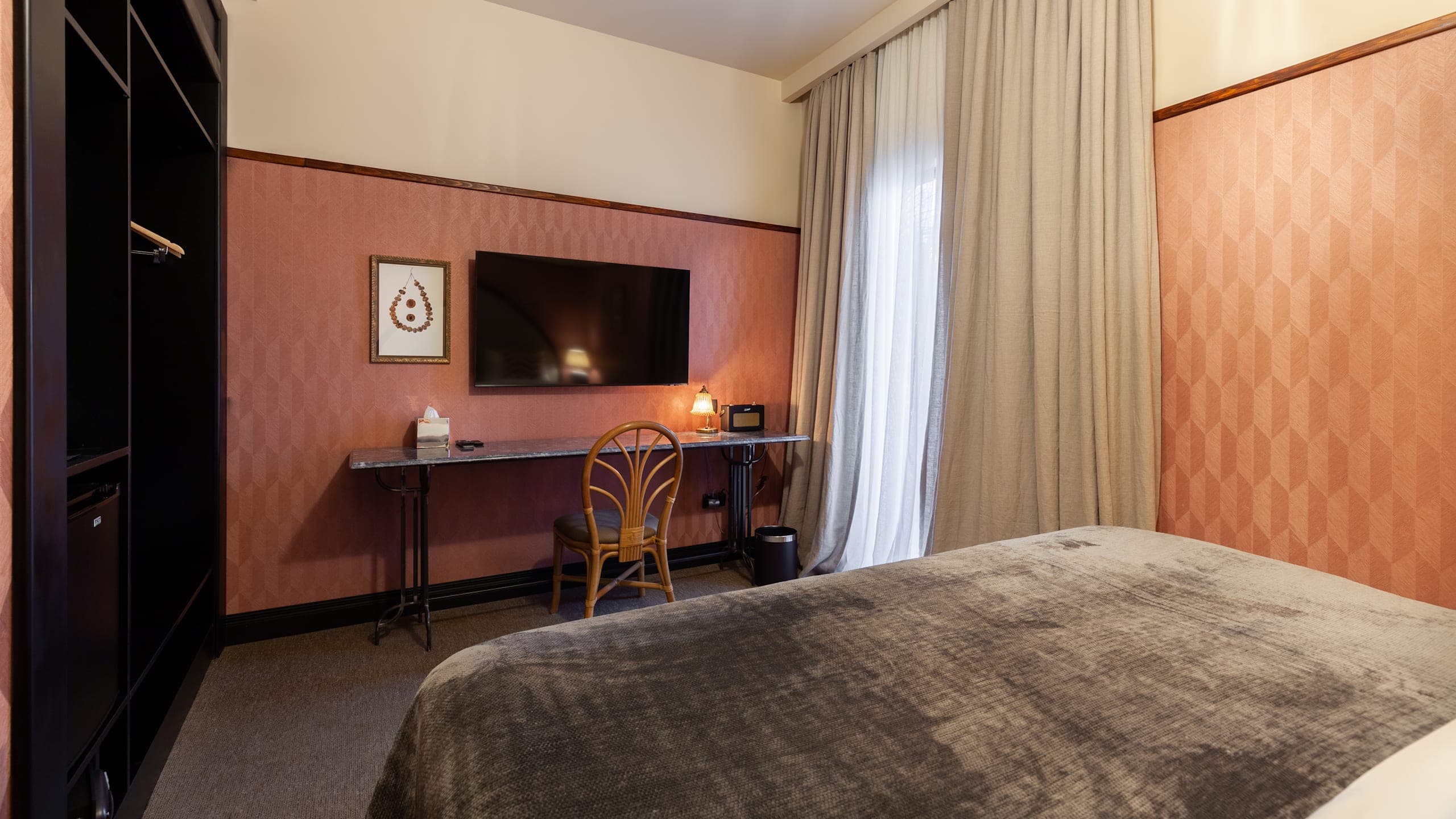 Balcony Suite - Image 2