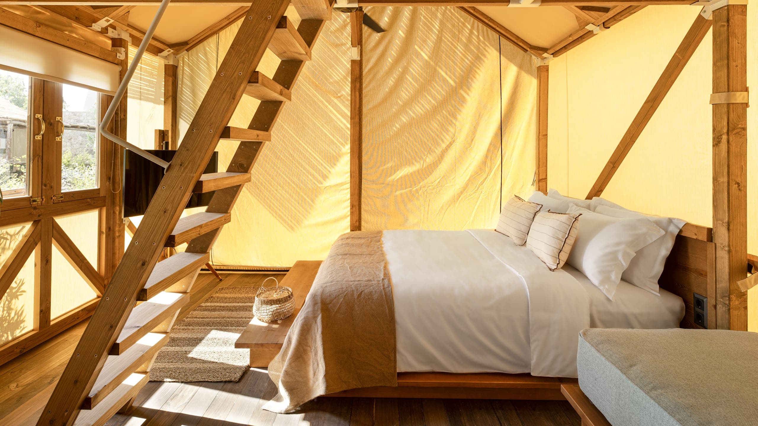 Lodge Tent with Garden - Image 1