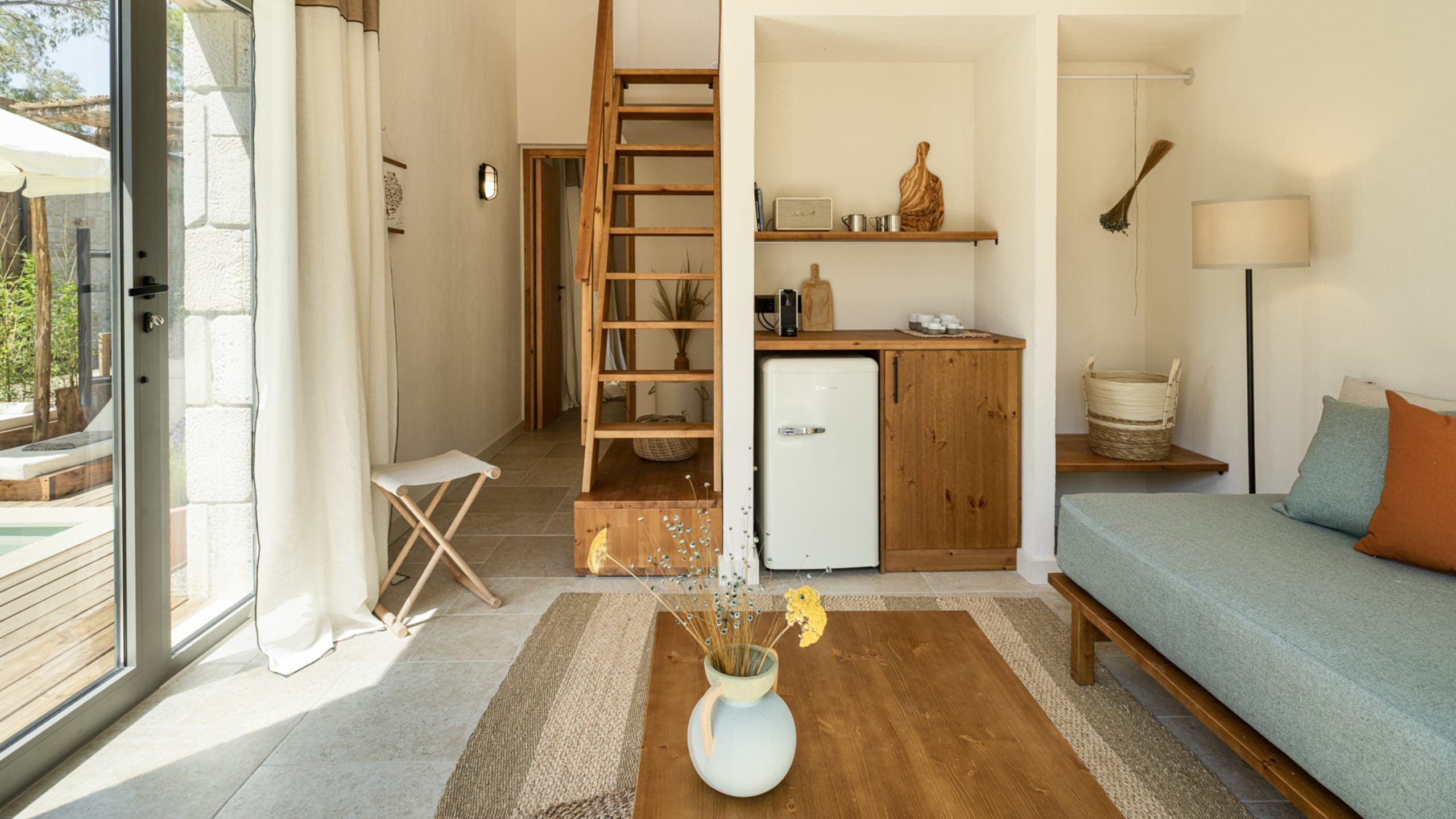 Residence with Garden & Pool - Image 2