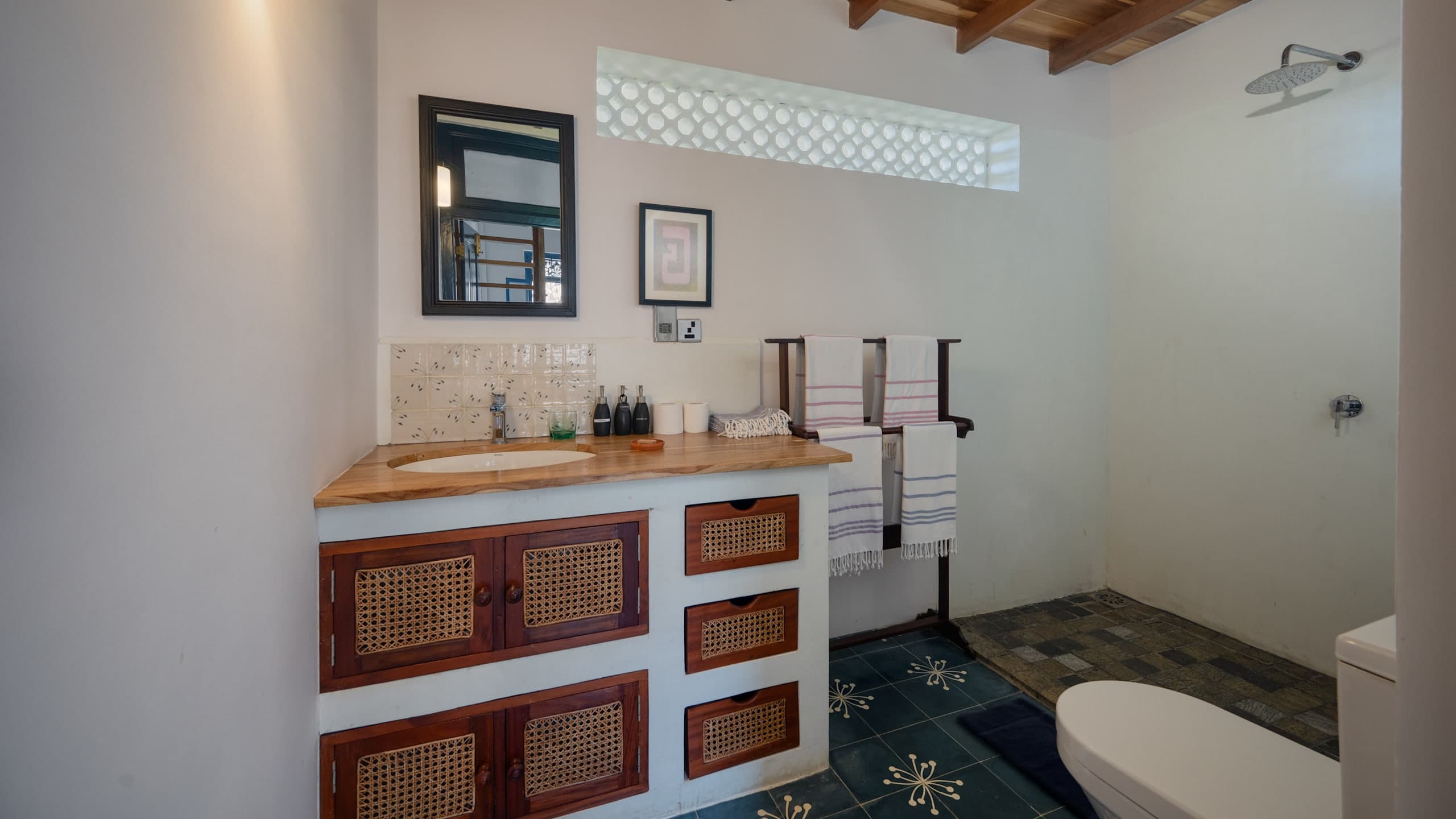 Family Room 2 - Image 5