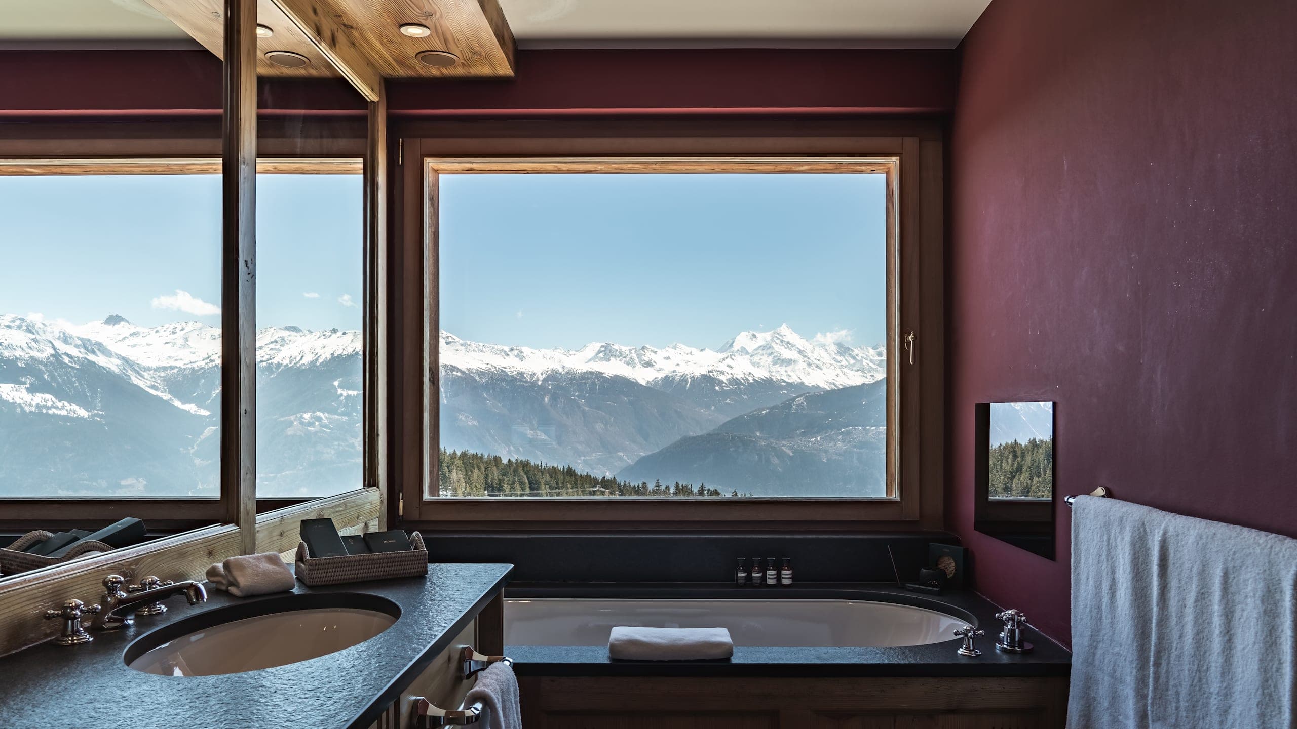 Deluxe Room - Image 3