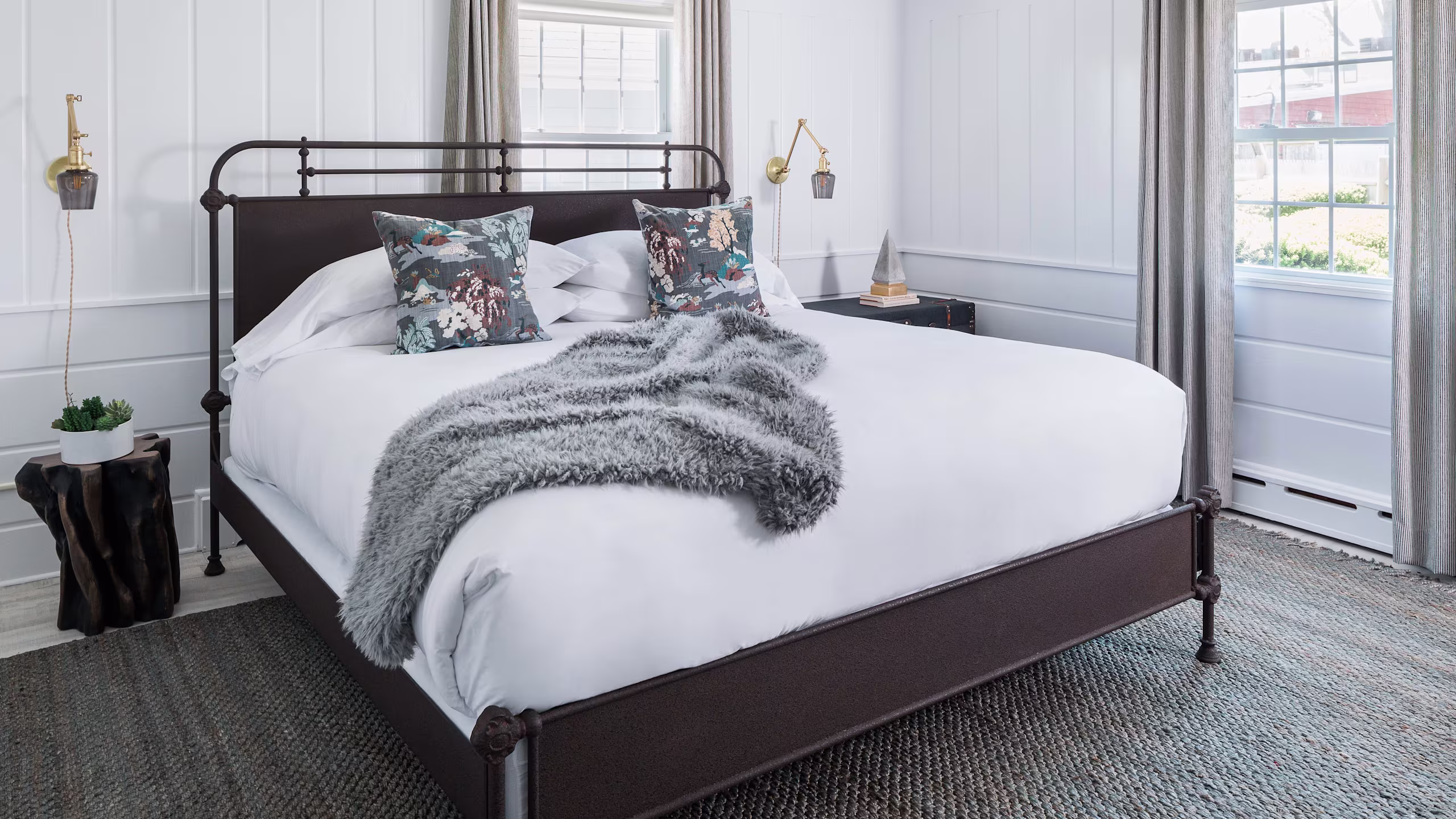 Village King Suite - Image 1