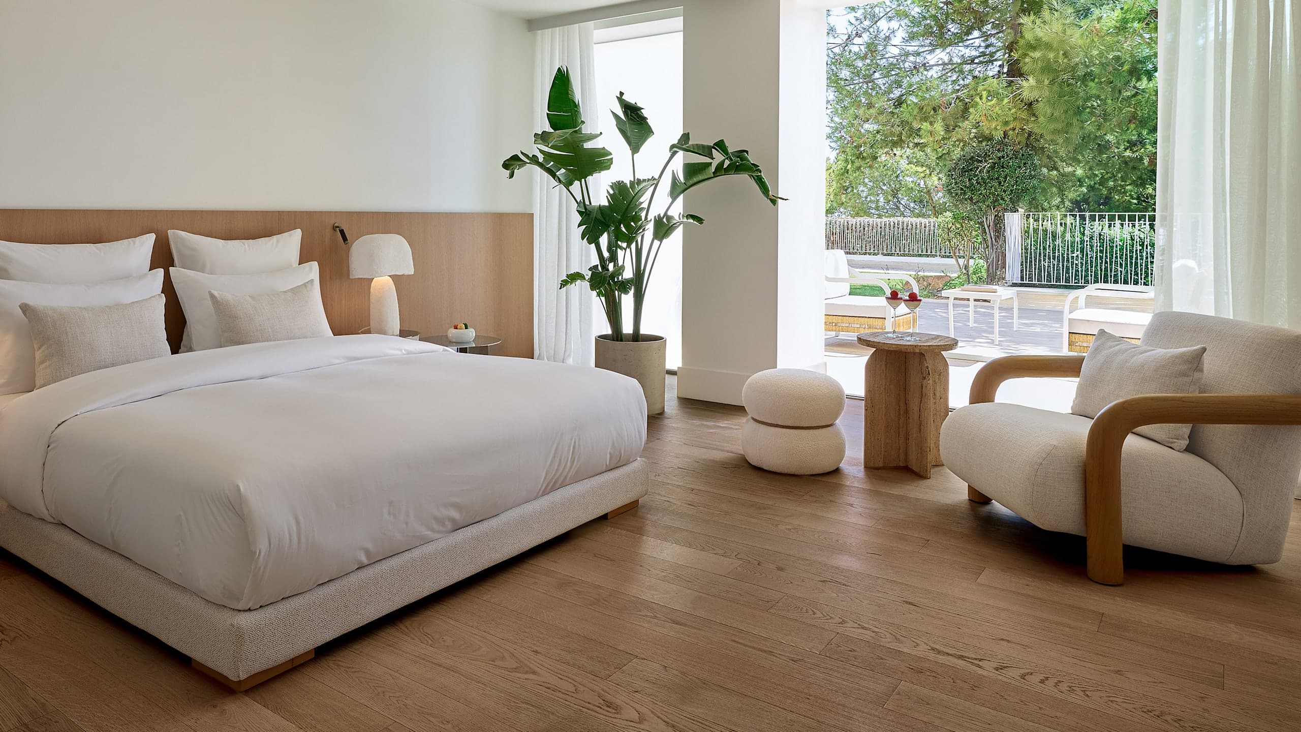 Club Riviera Room - Image 1