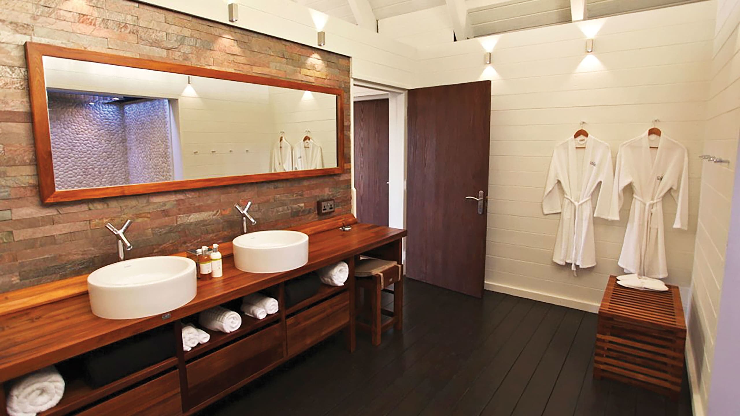 Luxe Lodges - Image 3