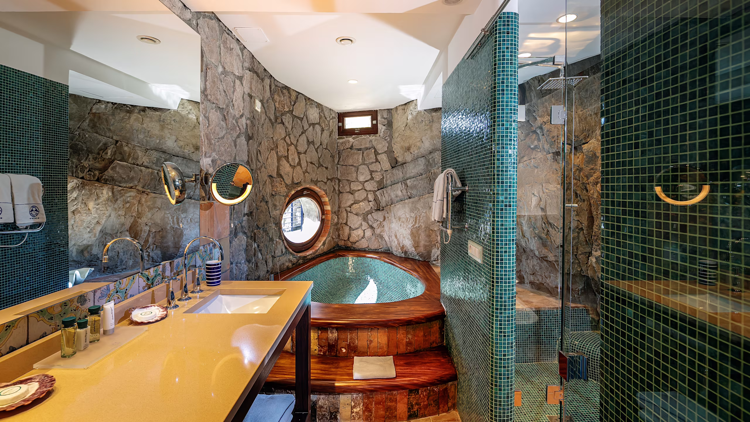Marité Suite with Sea View Terrace and Private Outdoor Pool - Image 2