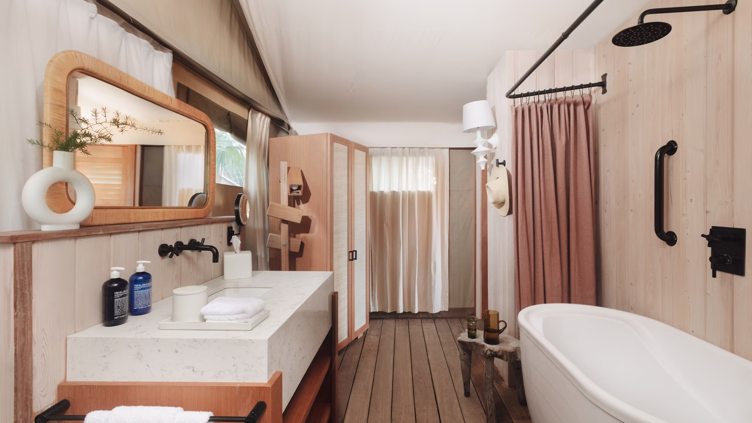 Lovango Resort & Beach Club - Image 4