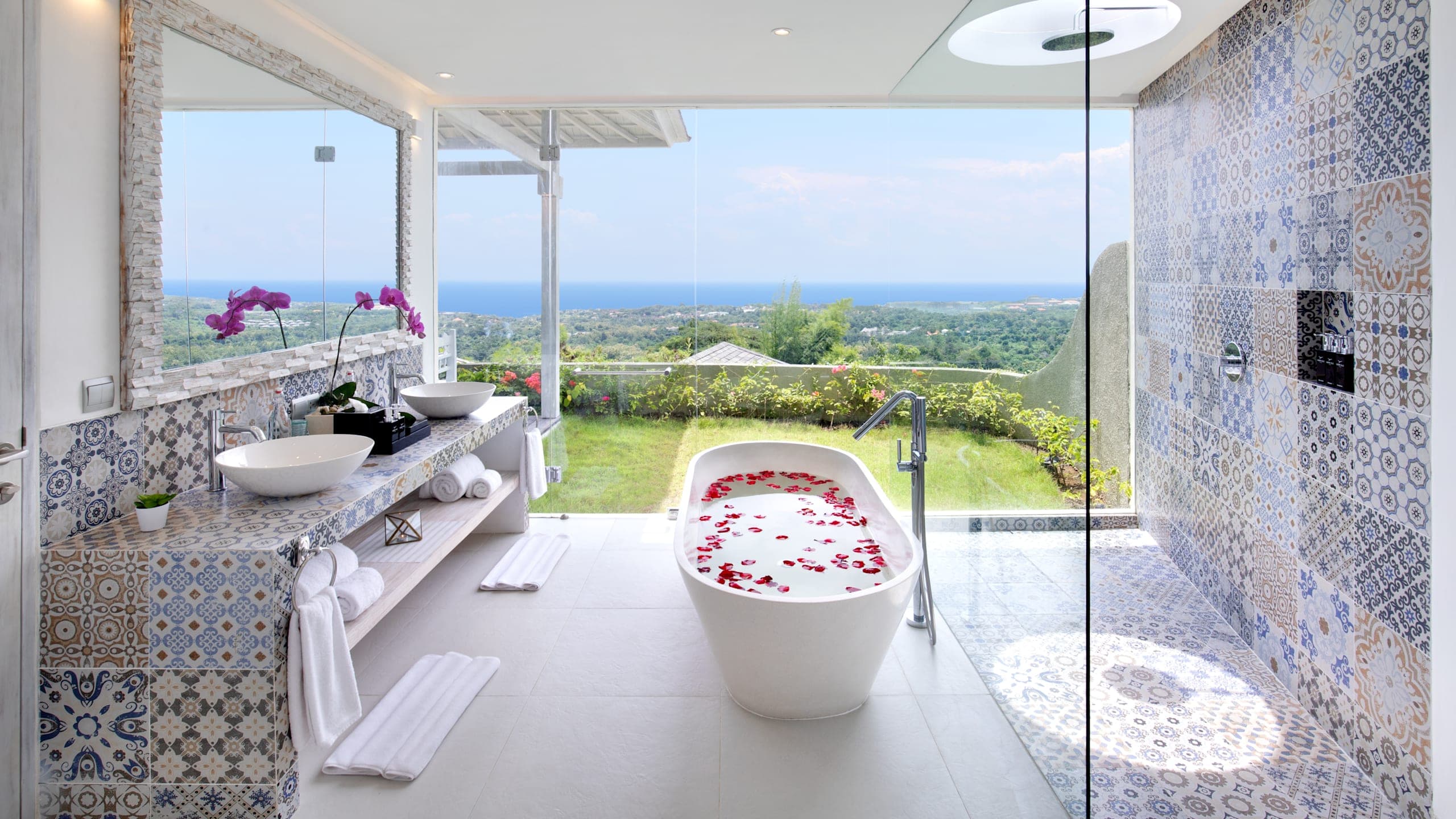 Studio Bedroom Ocean View Villa - Image 9