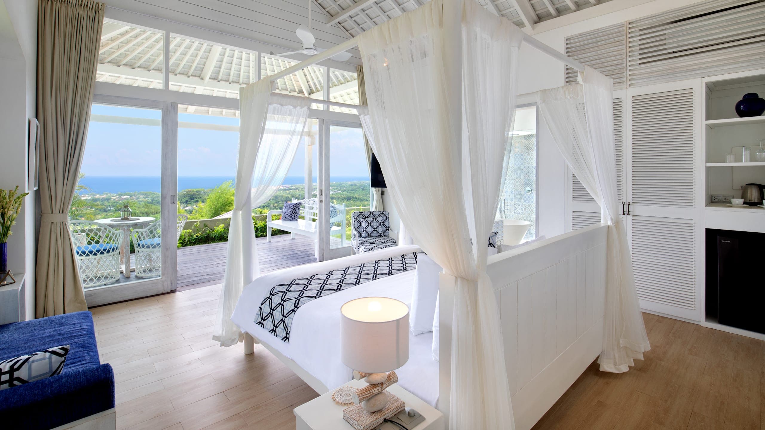 Studio Bedroom Ocean View Villa - Image 6