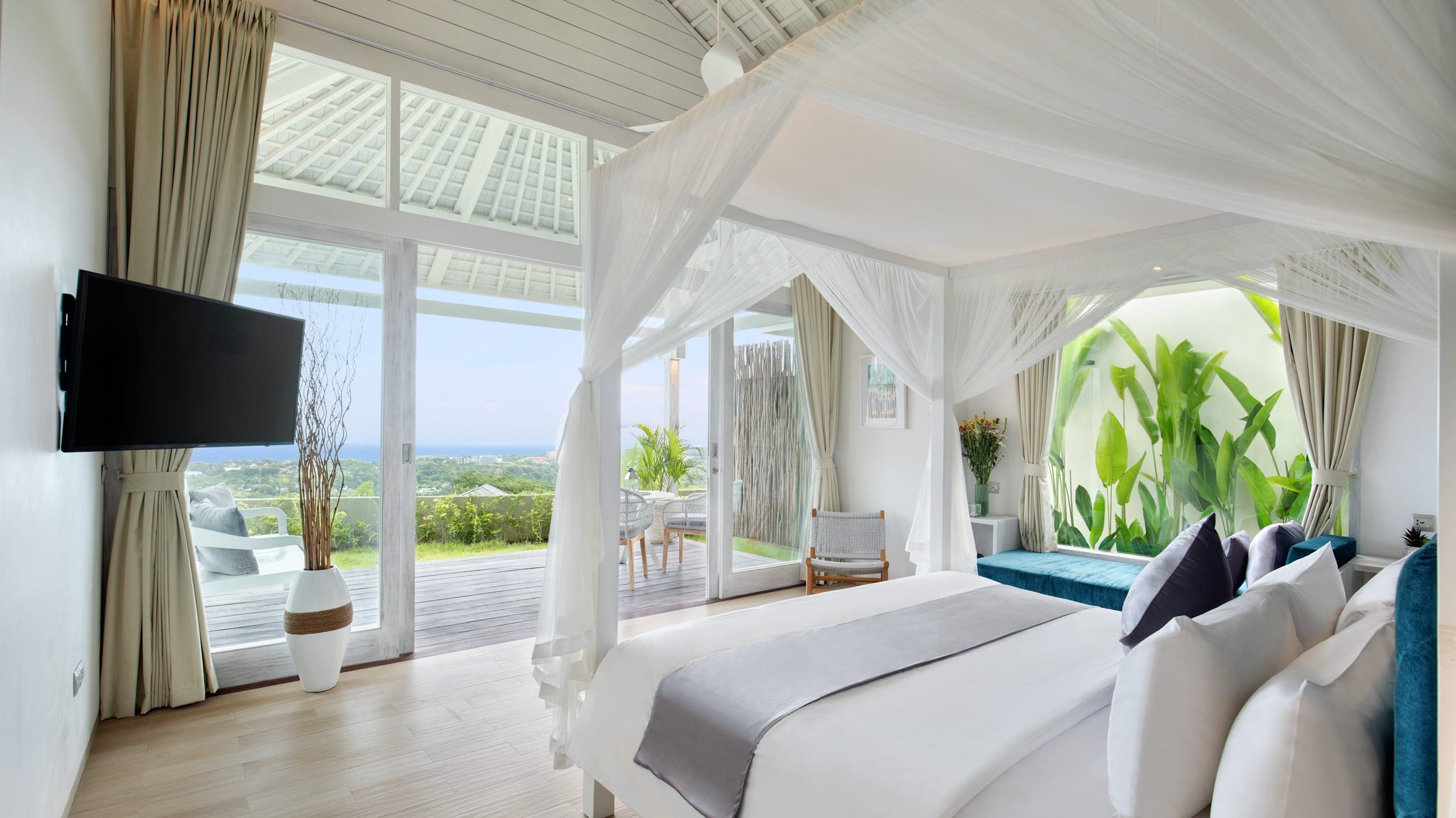 Studio Bedroom Ocean View Villa - Image 4