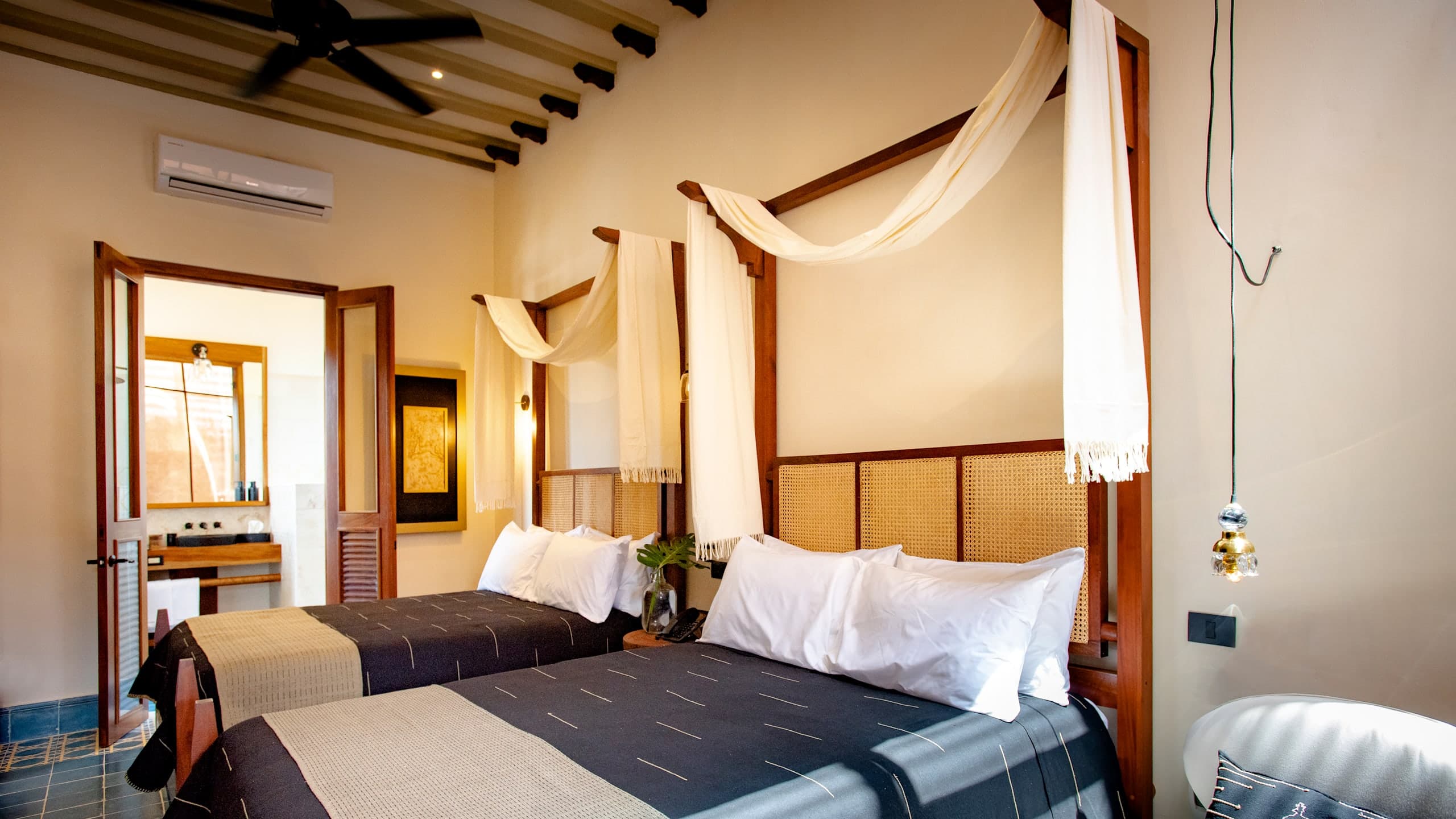 Classic Room Two Beds - Image 5