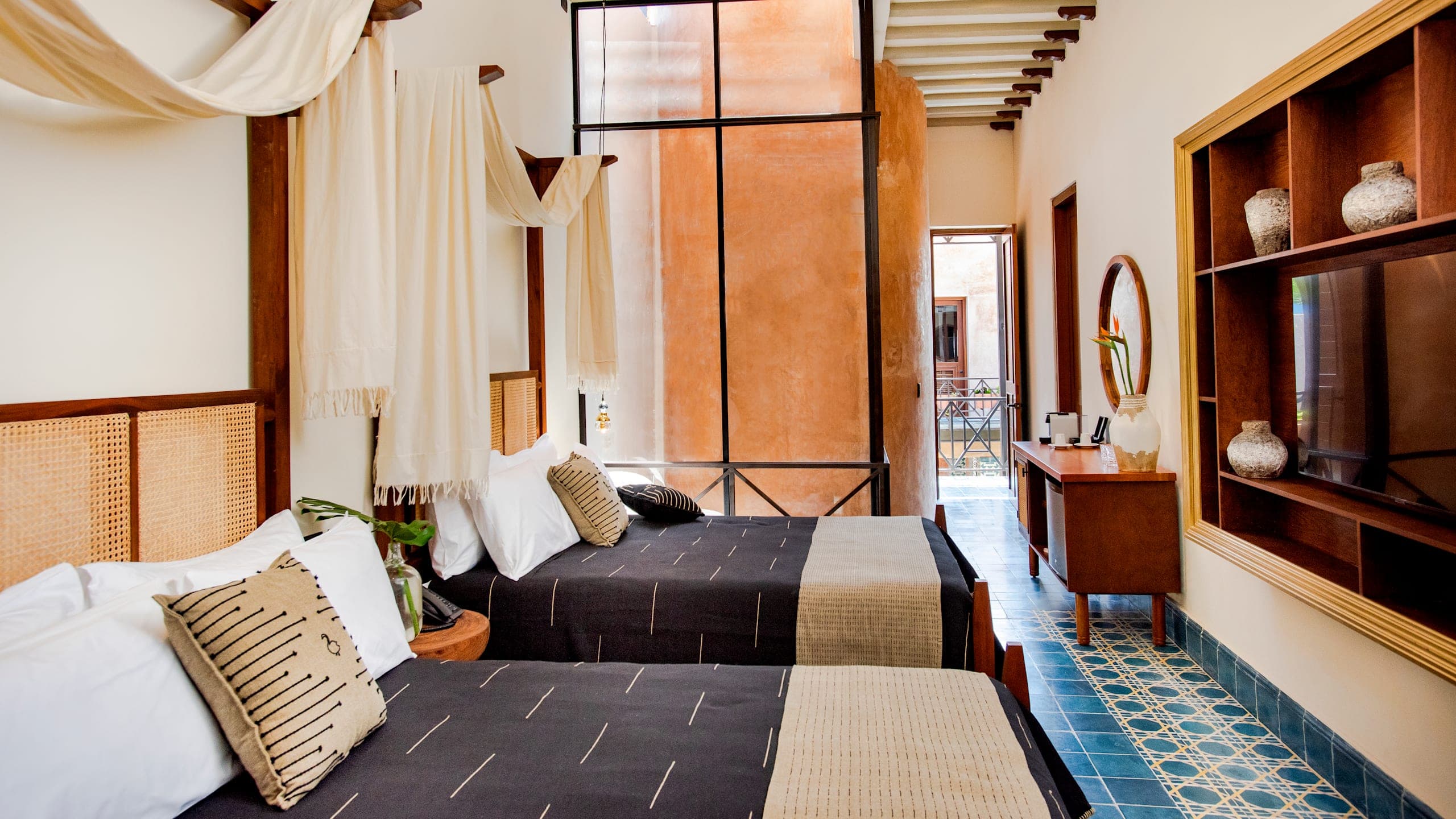 Classic Room Two Beds - Image 4