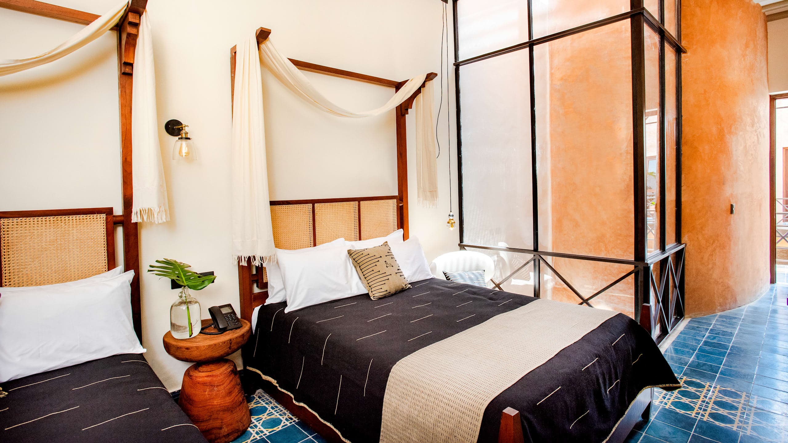 Classic Room Two Beds - Image 3