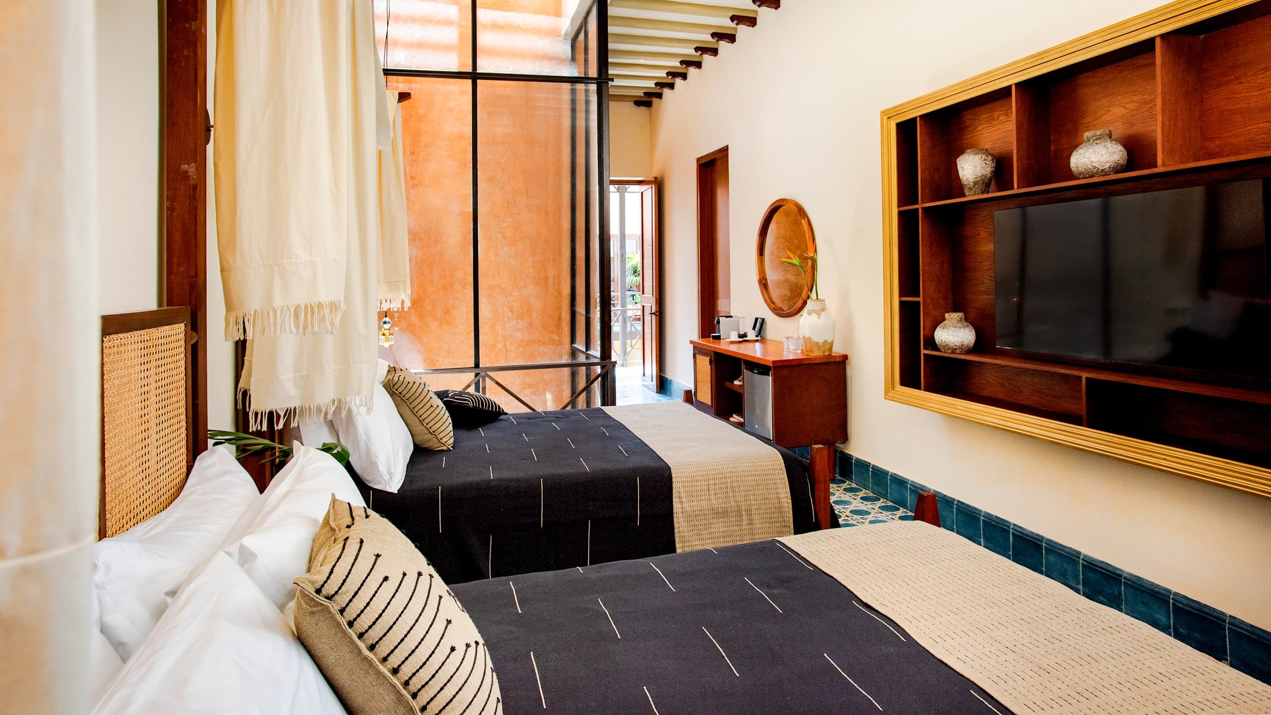 Classic Room Two Beds - Image 2