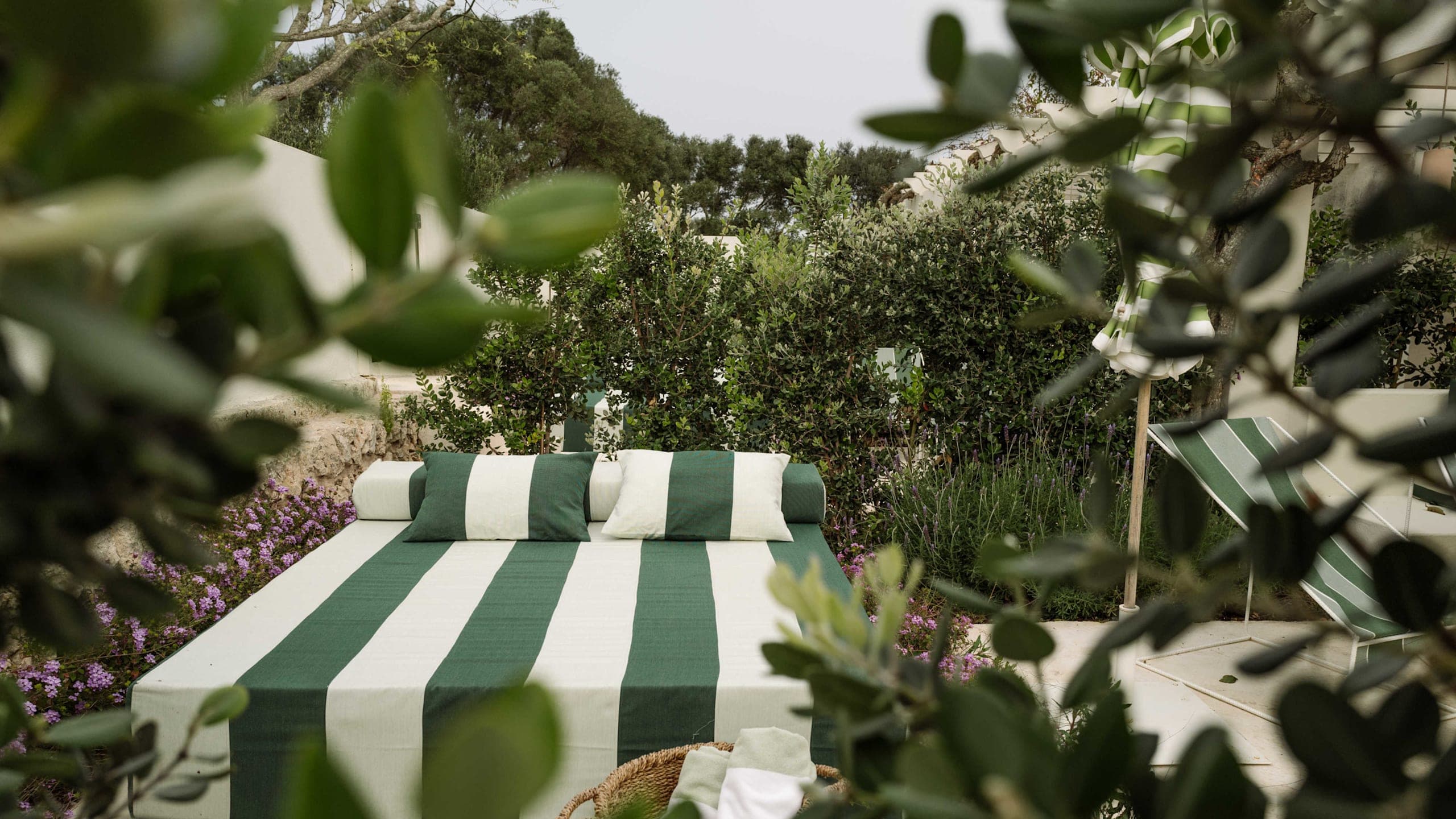Deluxe Room with Garden - Image 9
