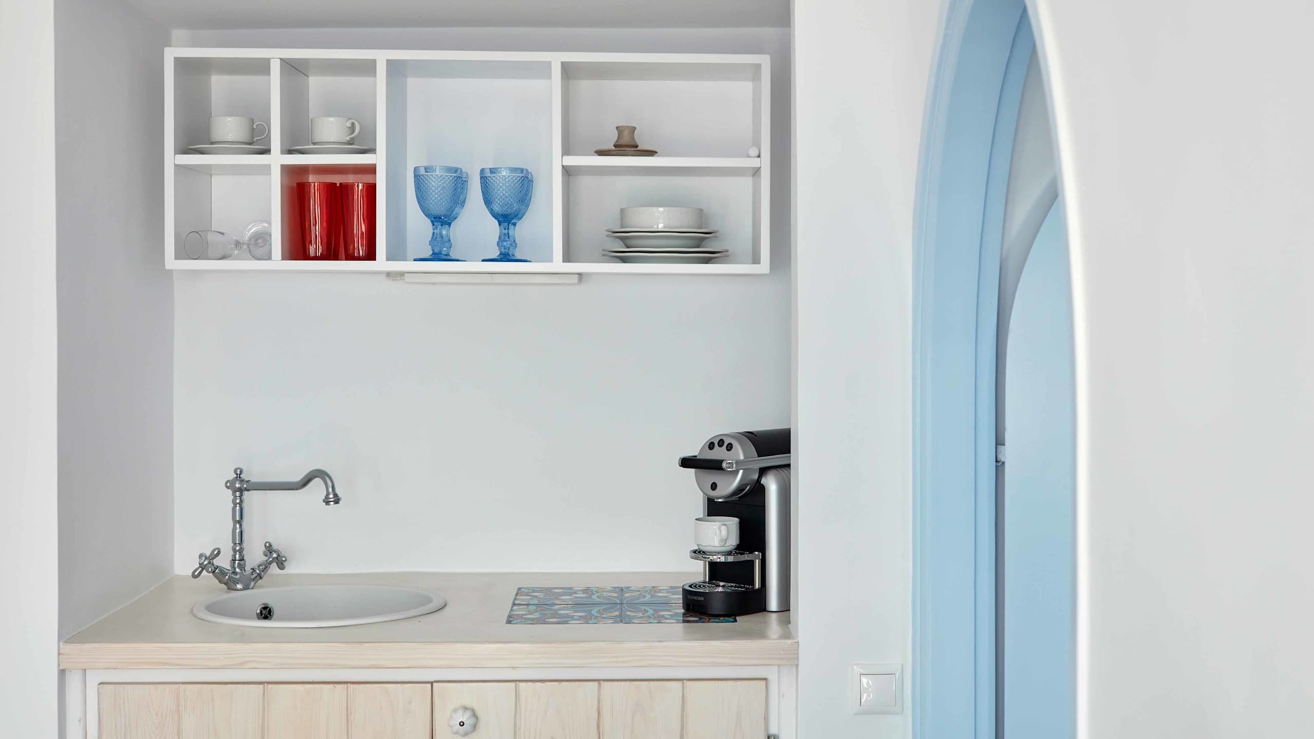 Classic Junior Suite - Image 4