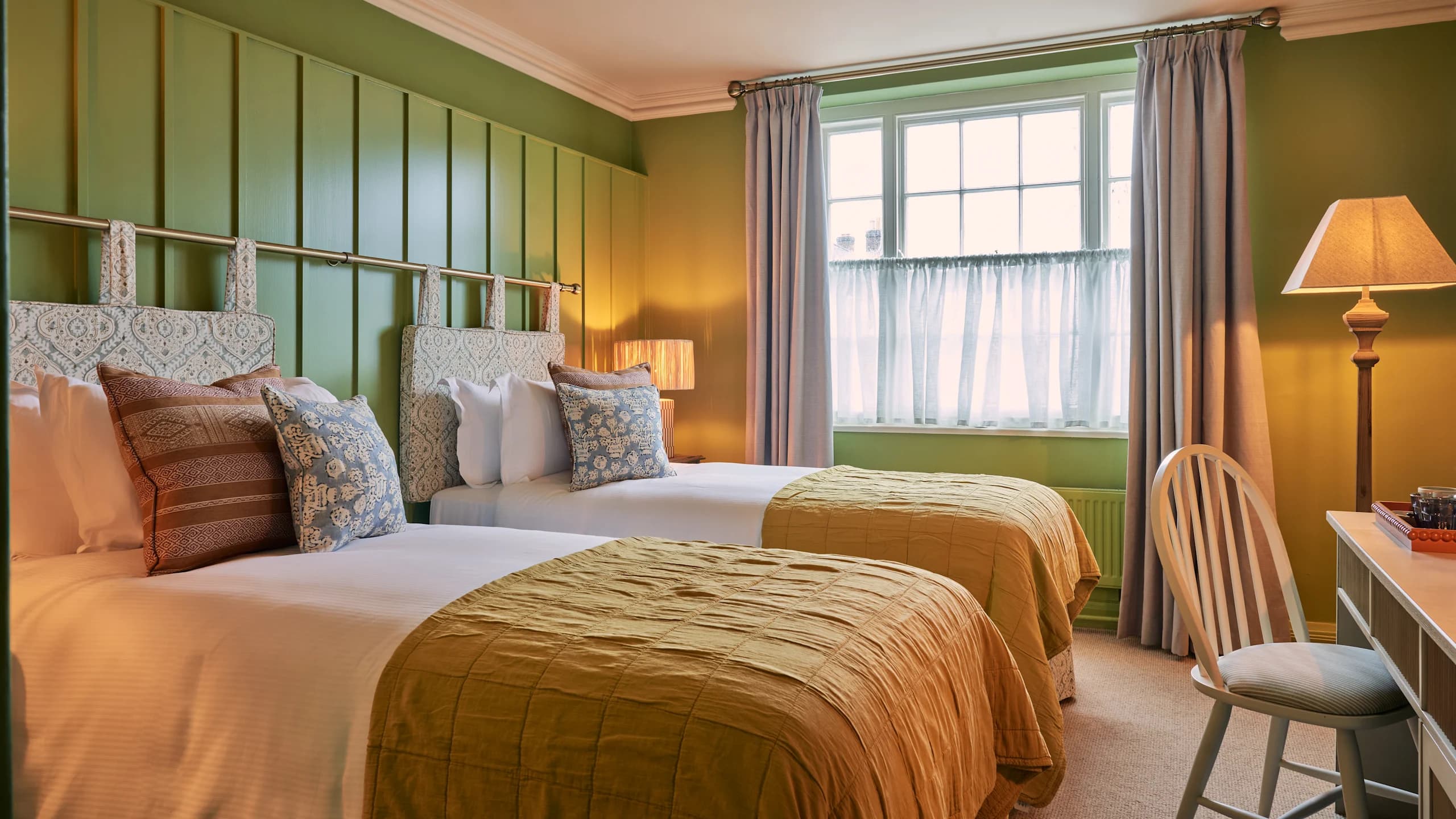 Really Comfy Room - Image 6