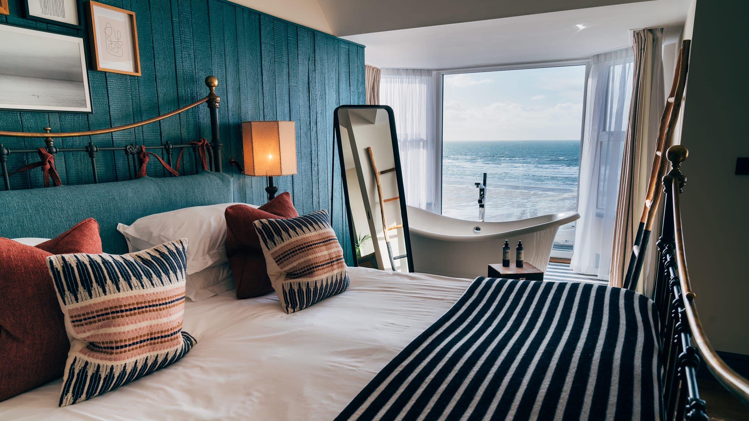 Sea View Suite - Image 5