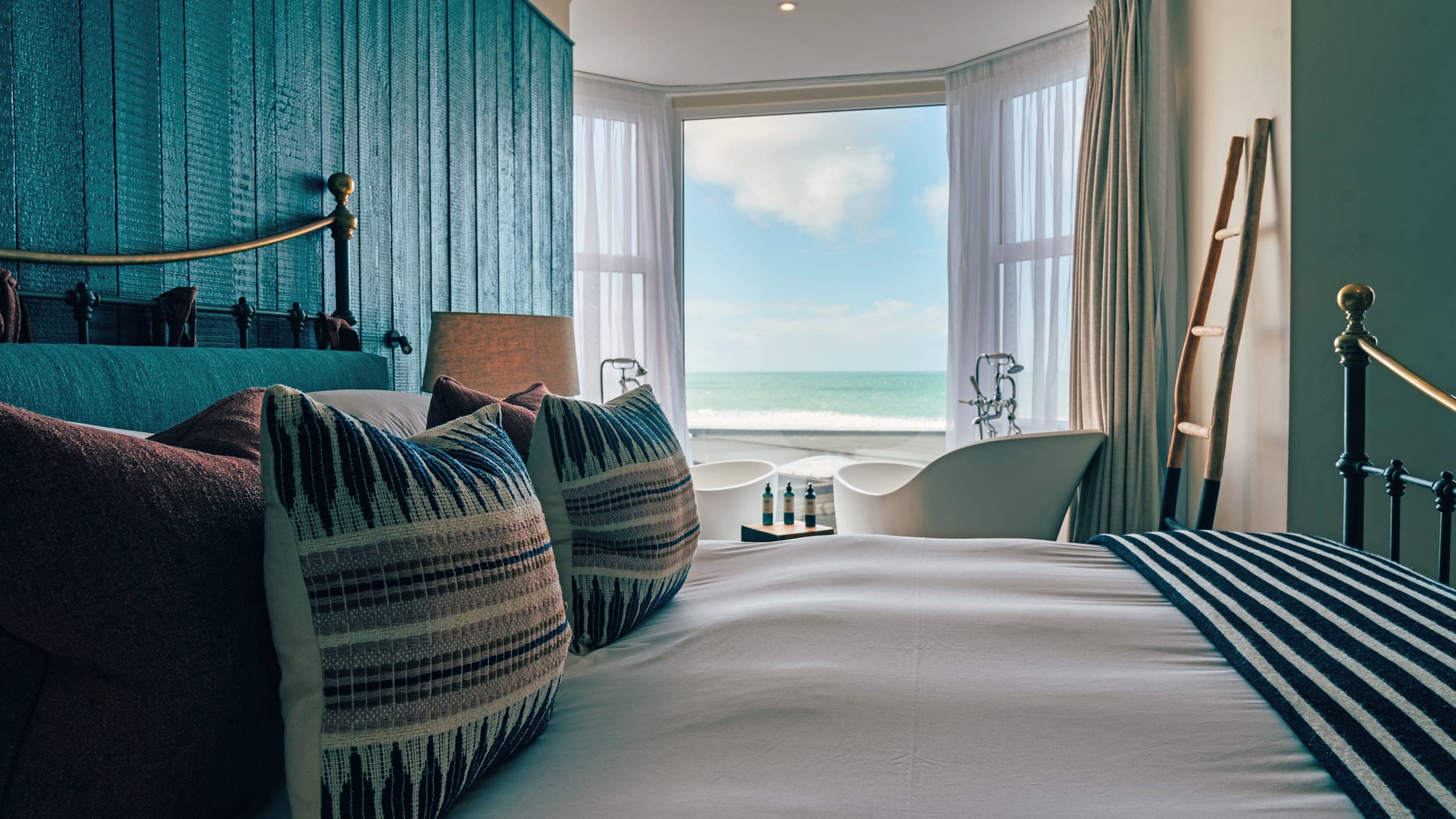 Sea View Suite - Image 4