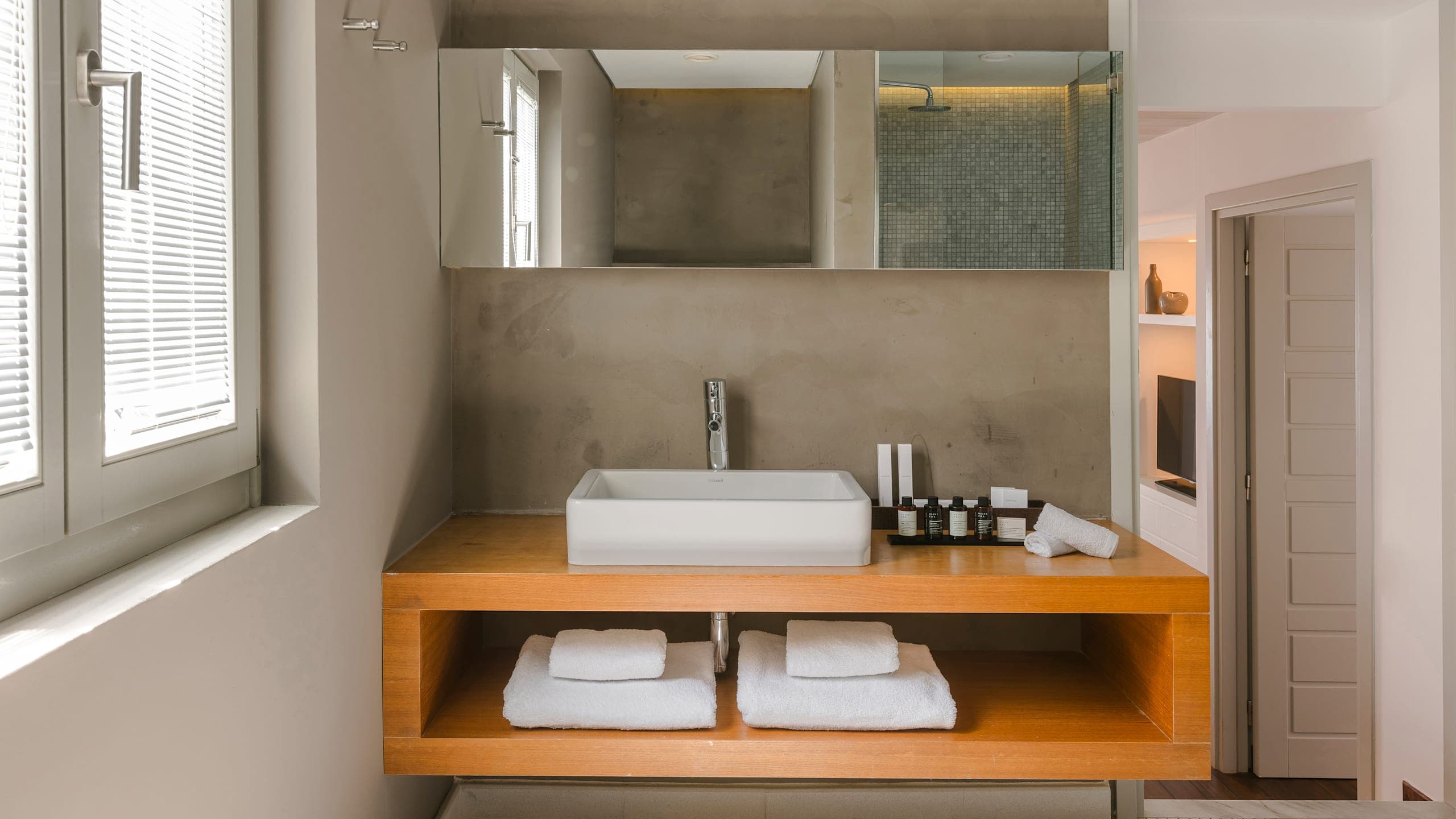 Premium Suite Sea View - Image 21